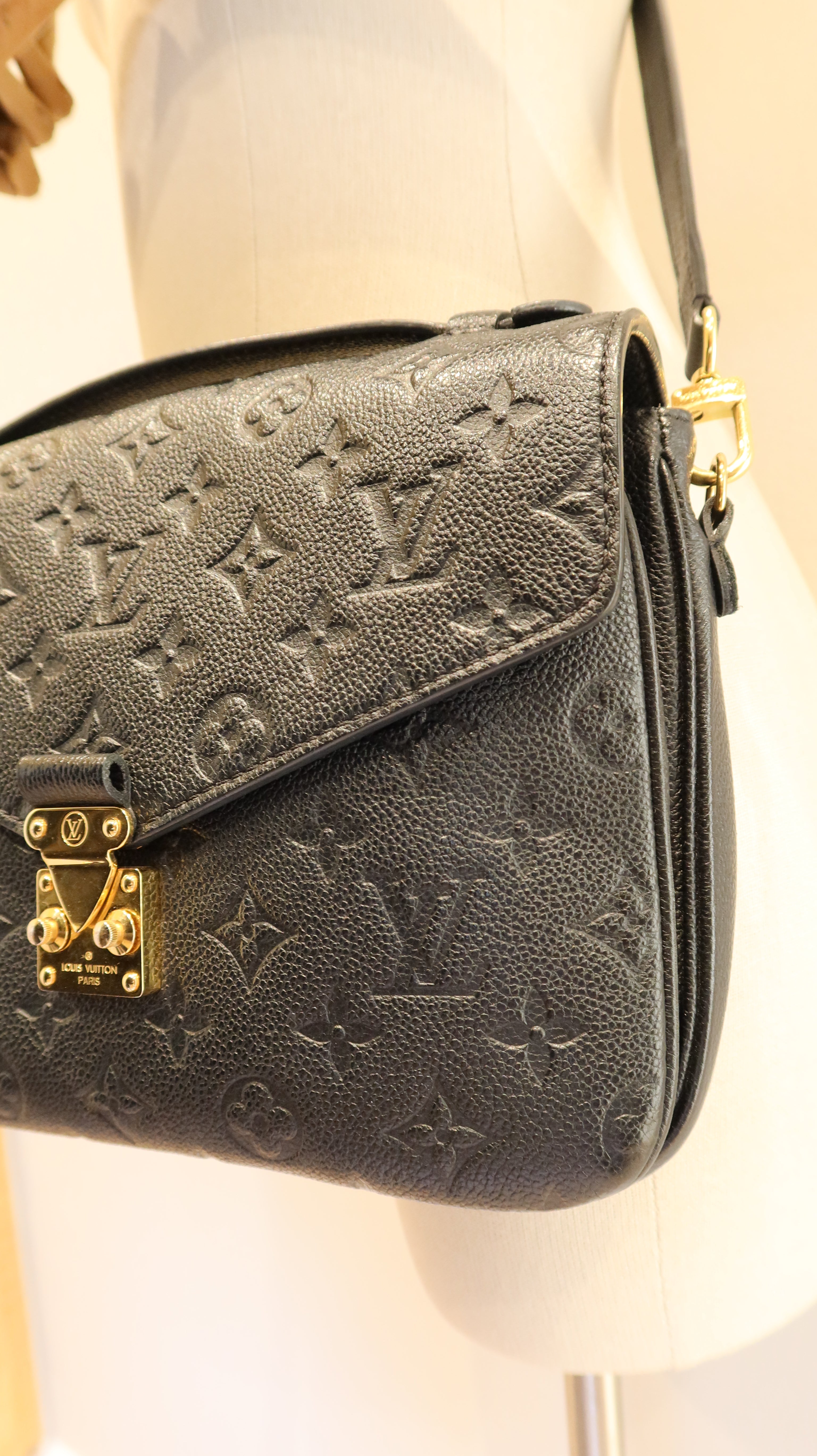 Louis Vuitton Pochette Metis Bag