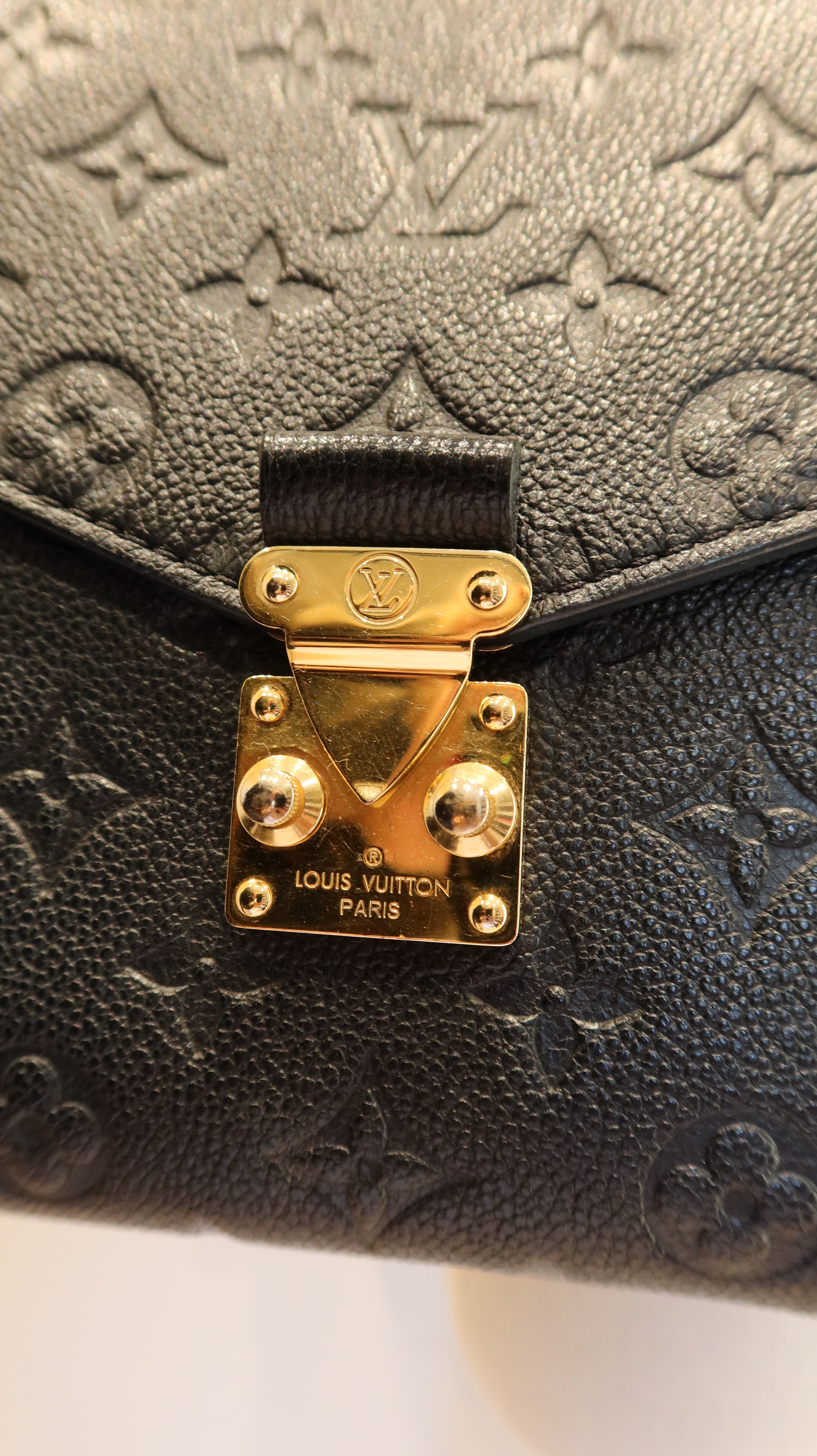 Louis Vuitton Pochette Metis Bag