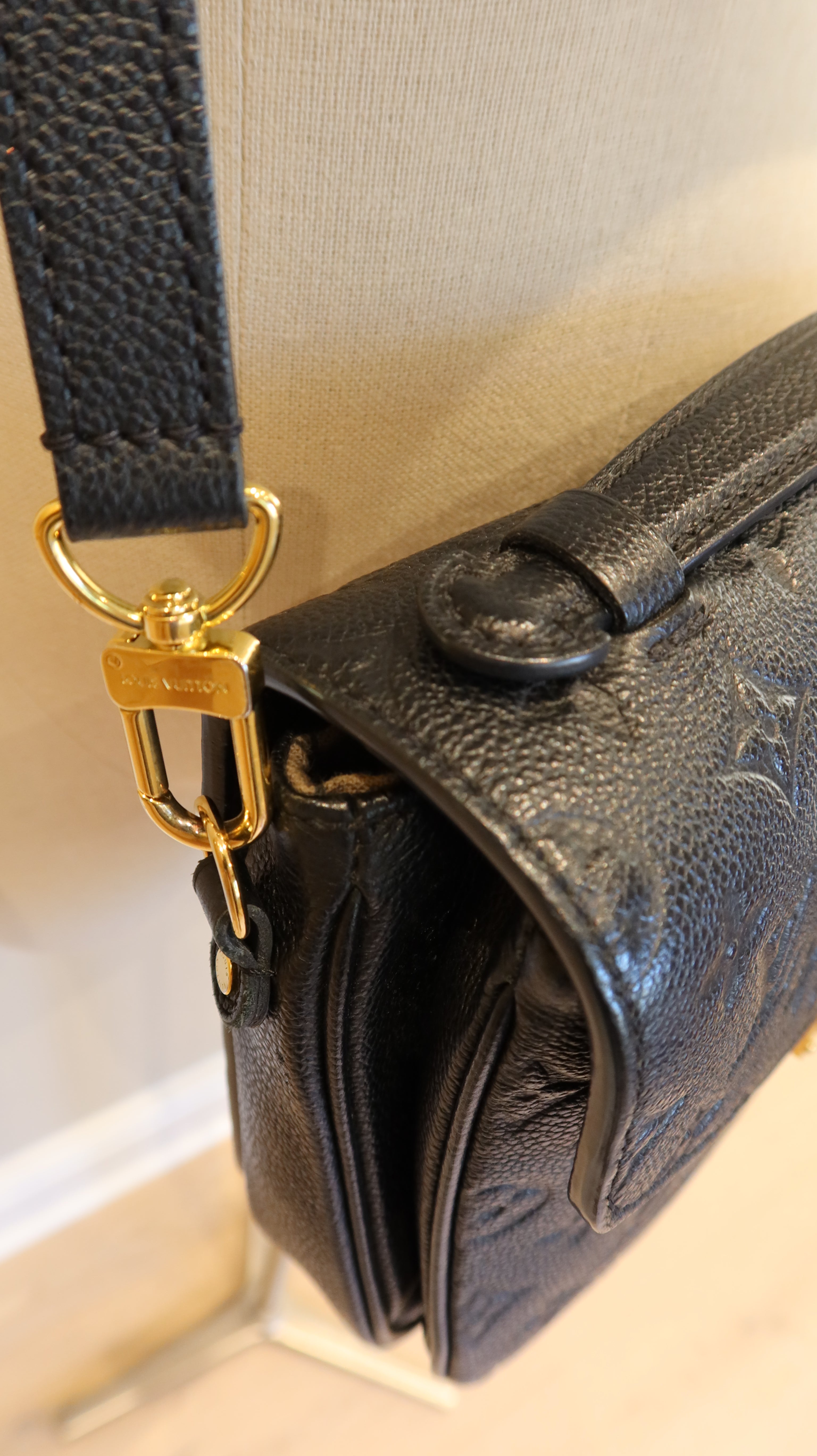 Louis Vuitton Pochette Metis Bag