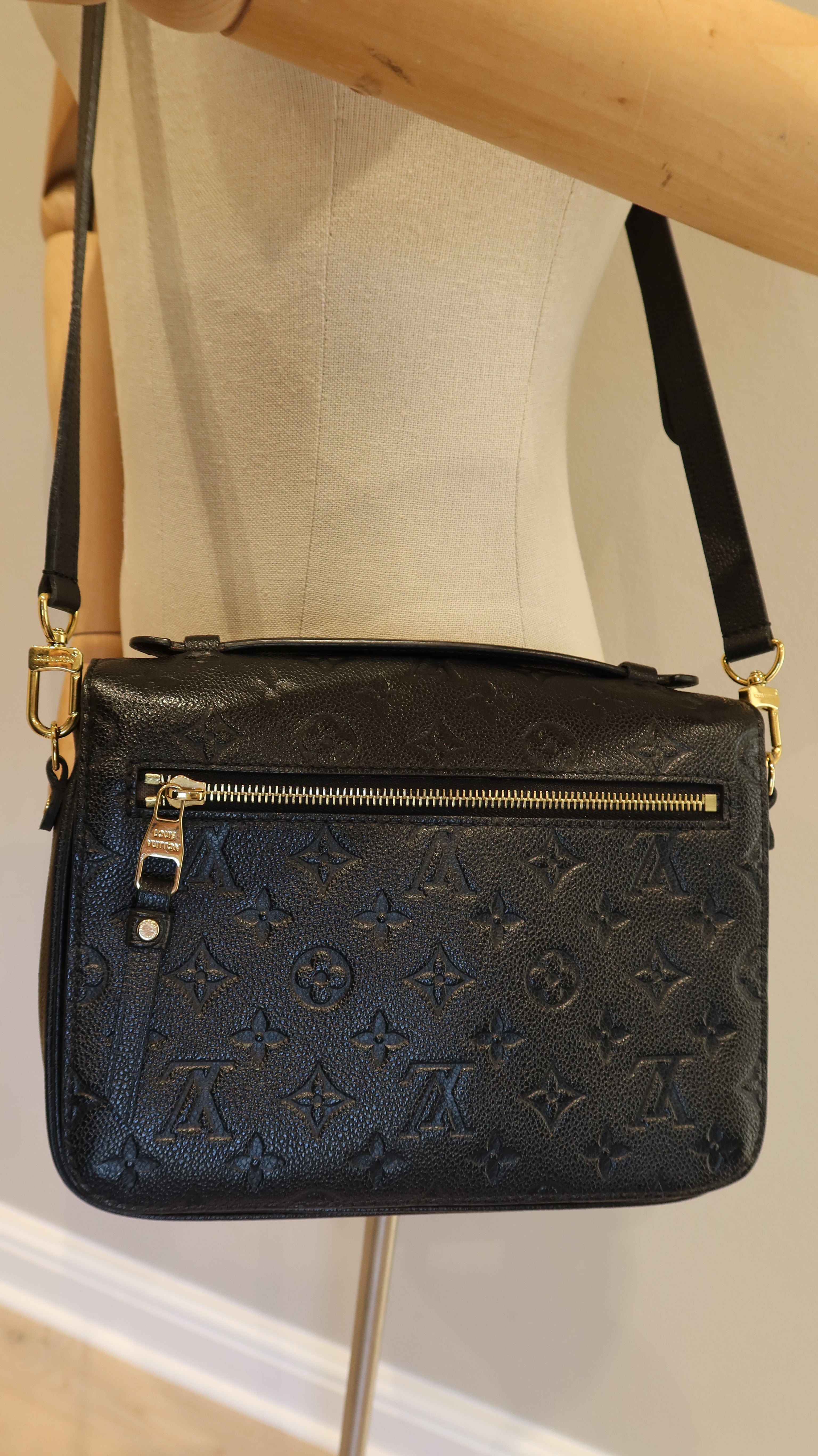 Louis Vuitton Pochette Metis Bag