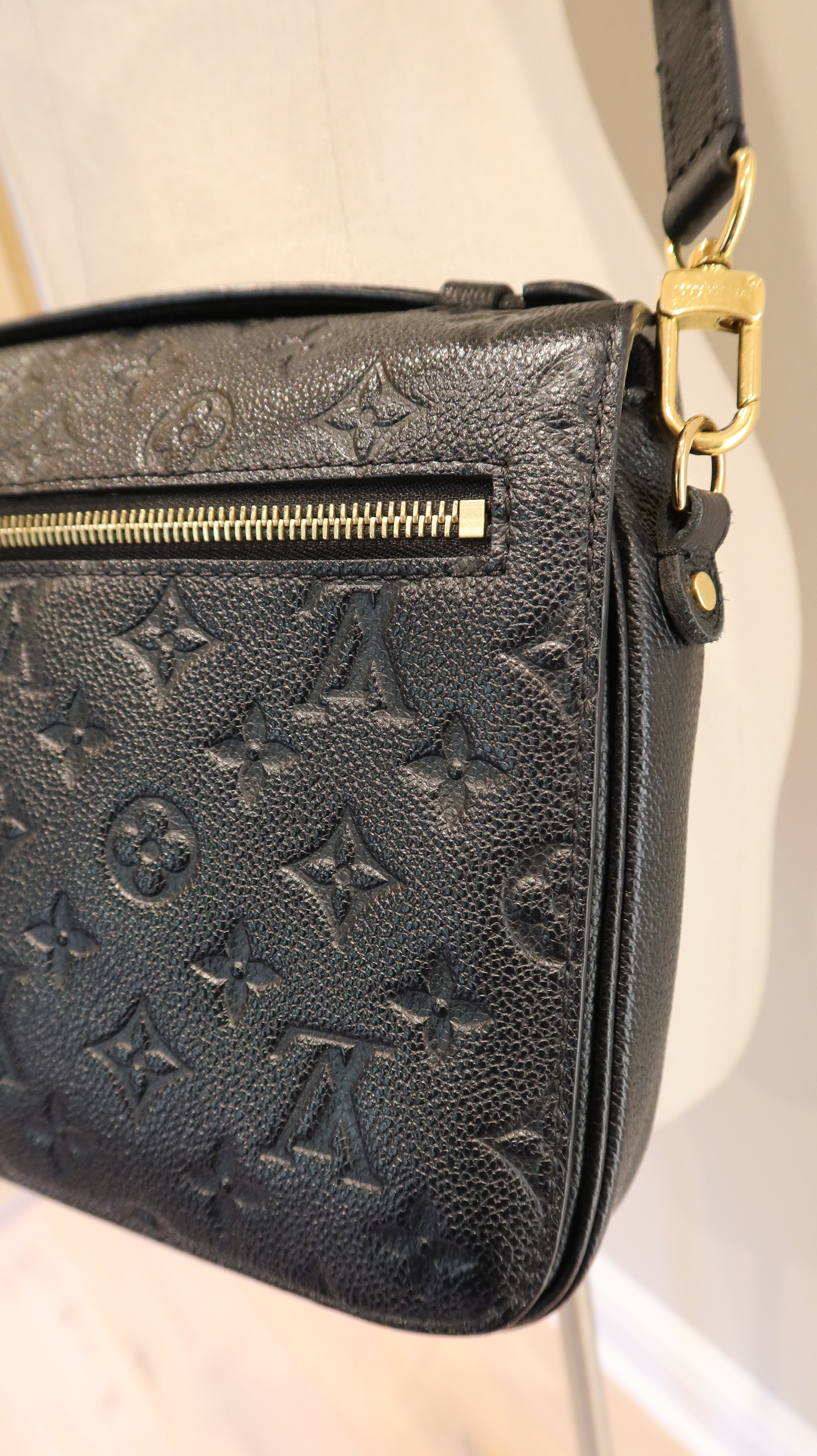 Louis Vuitton Pochette Metis Bag