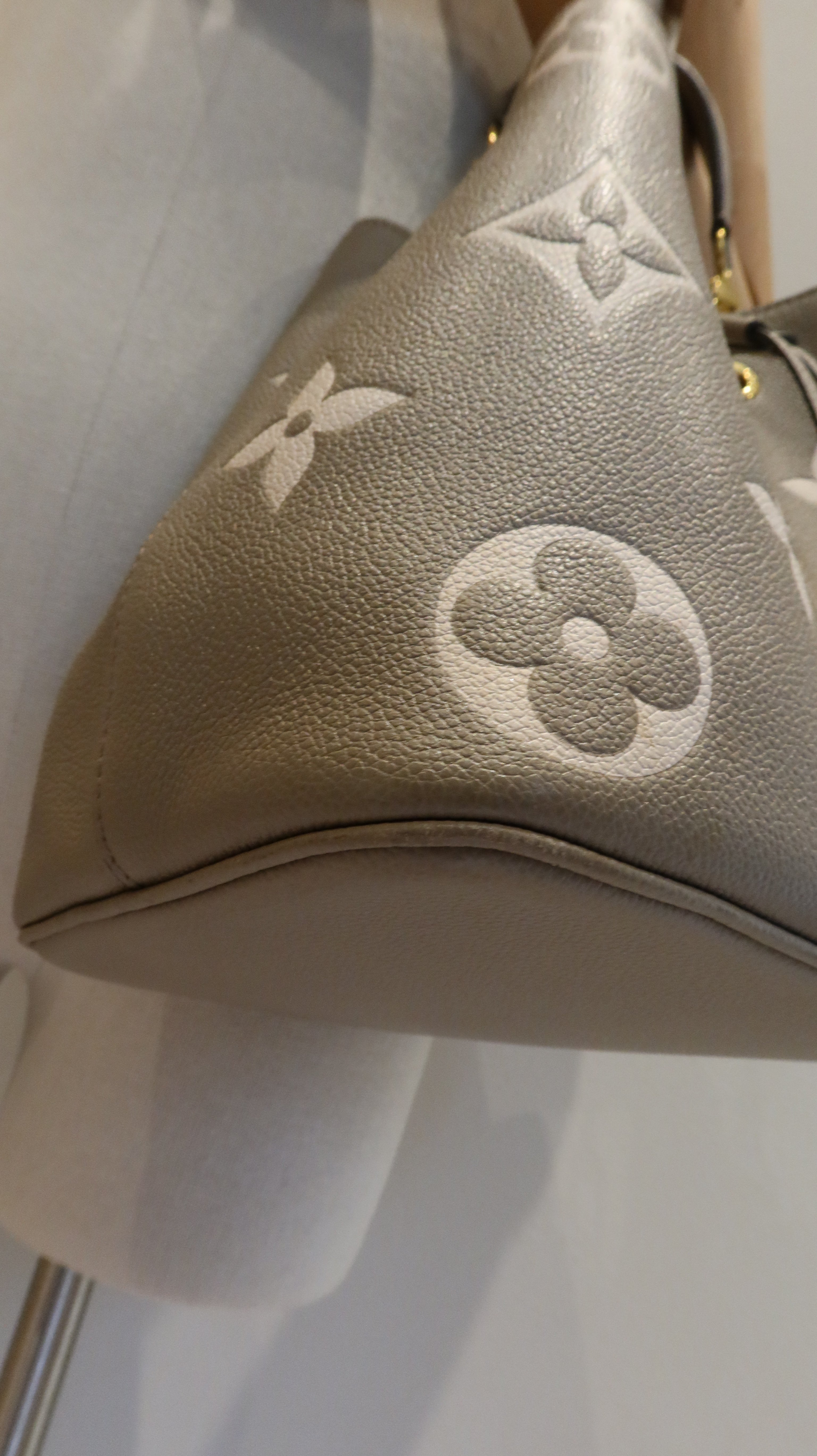 Louis Vuitton NéoNoé MM Bucket Bag