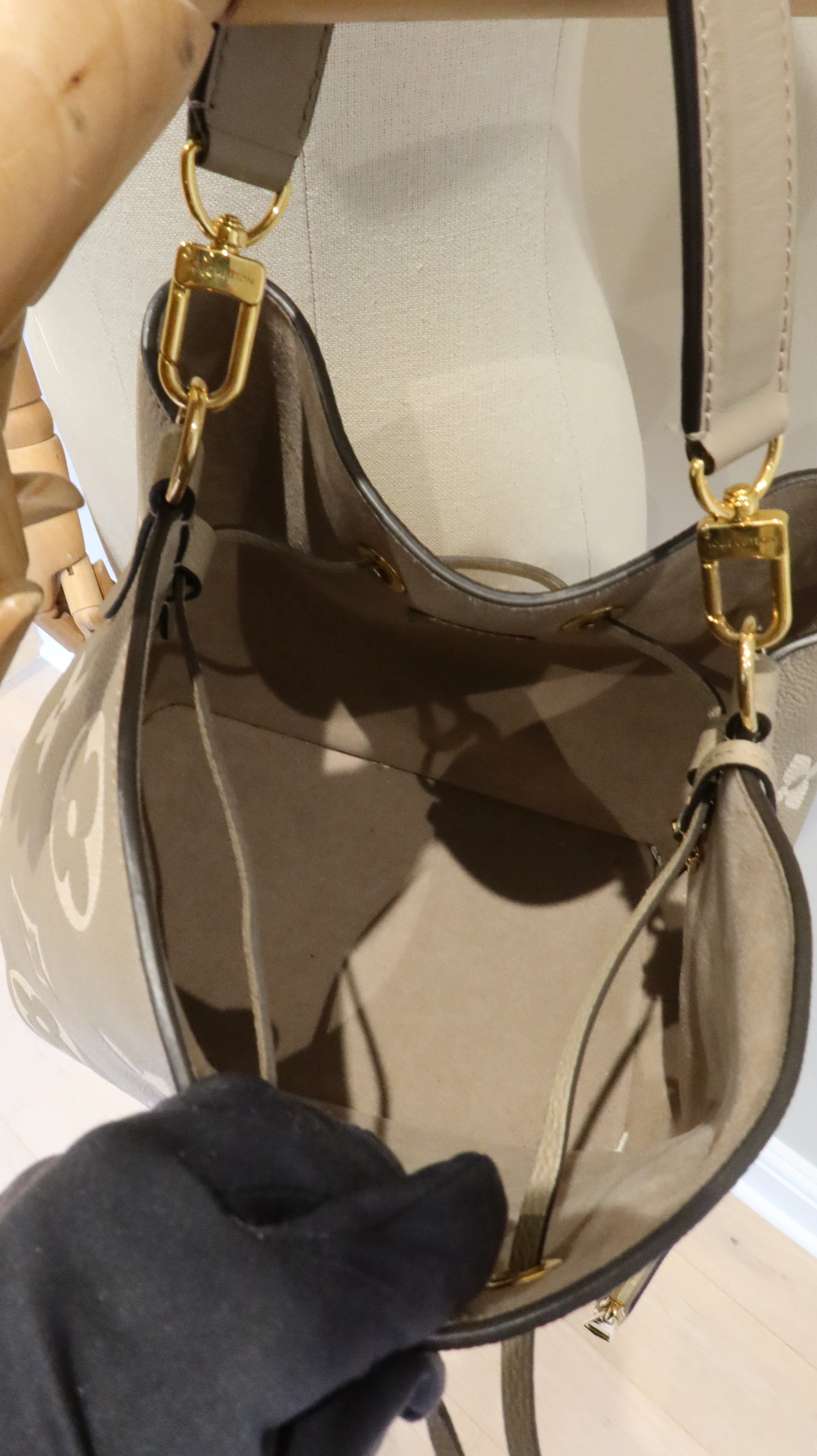 Louis Vuitton NéoNoé MM Bucket Bag