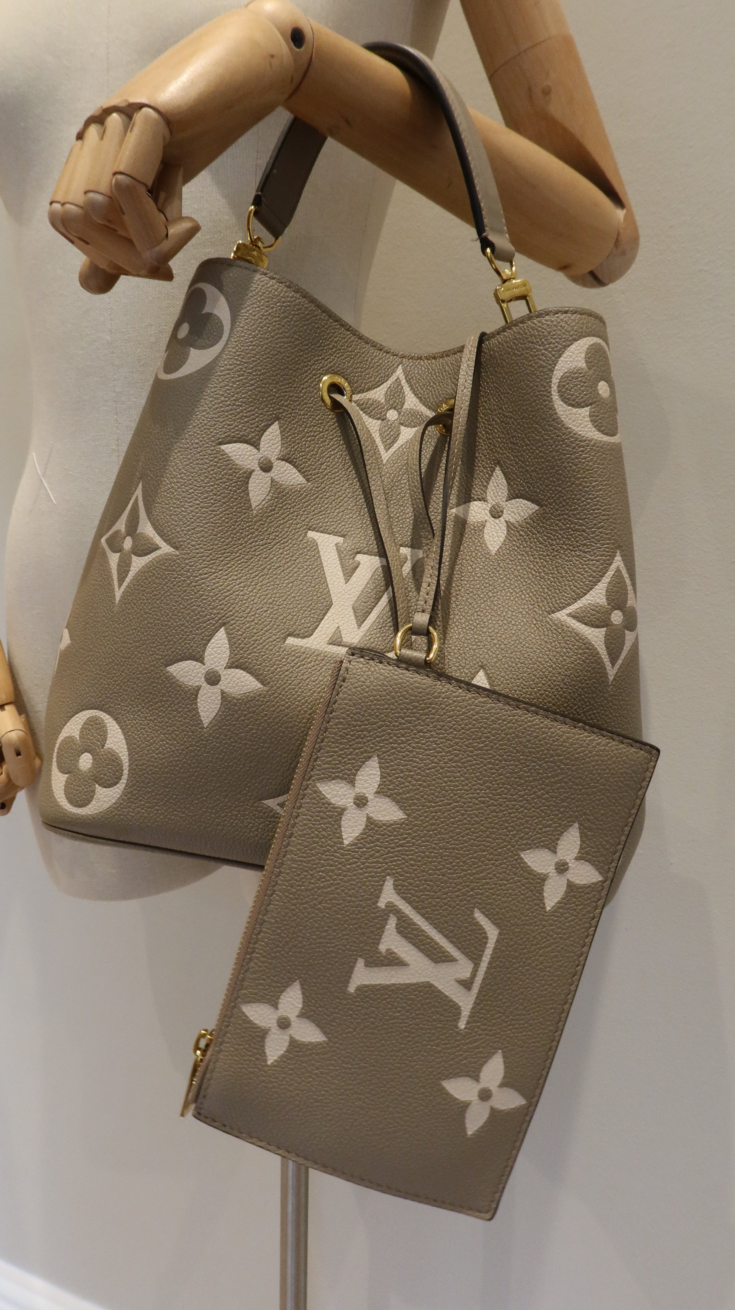 Louis Vuitton NéoNoé MM Bucket Bag