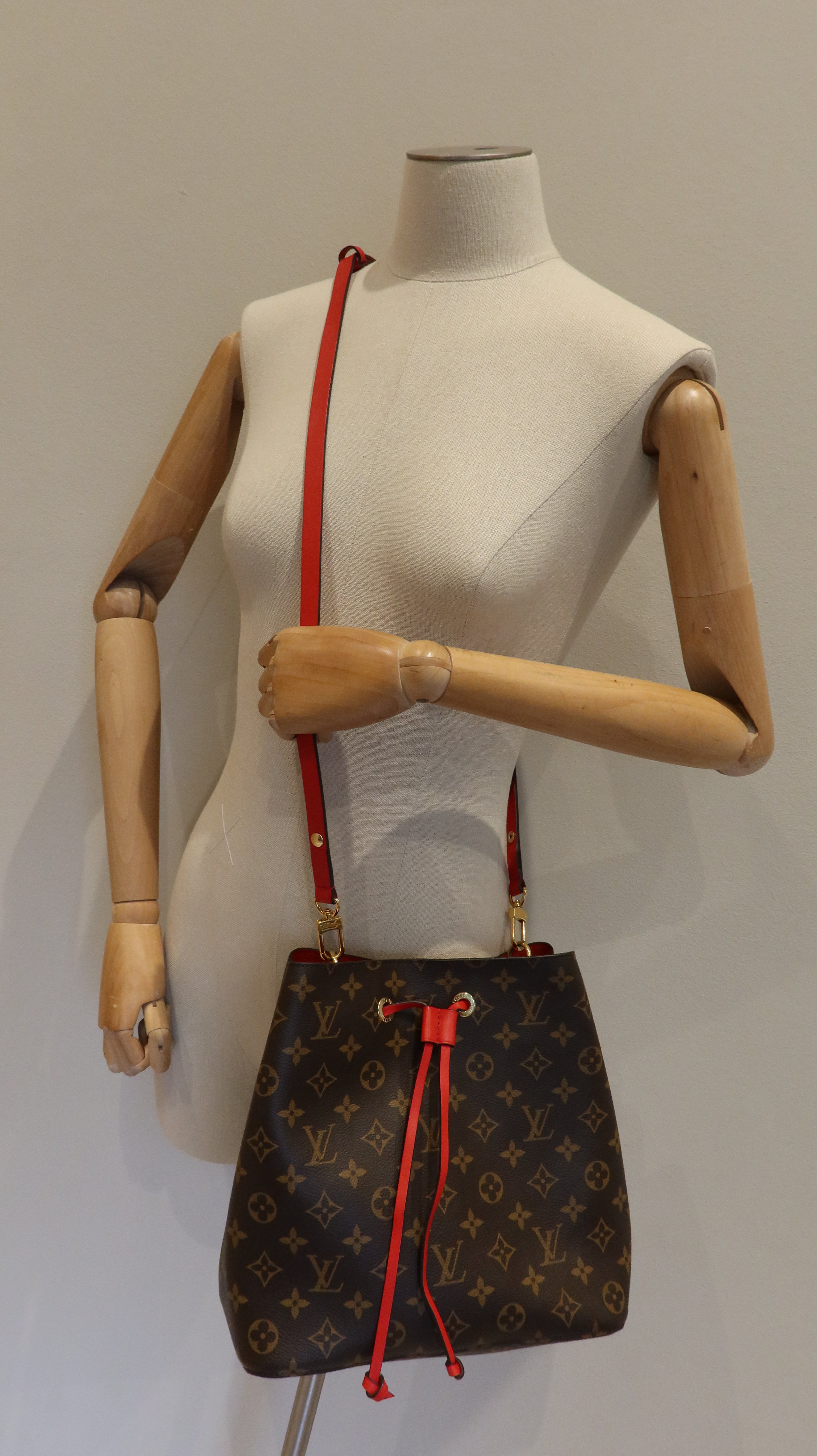 Louis Vuitton NéoNoé MM Bucket Bag