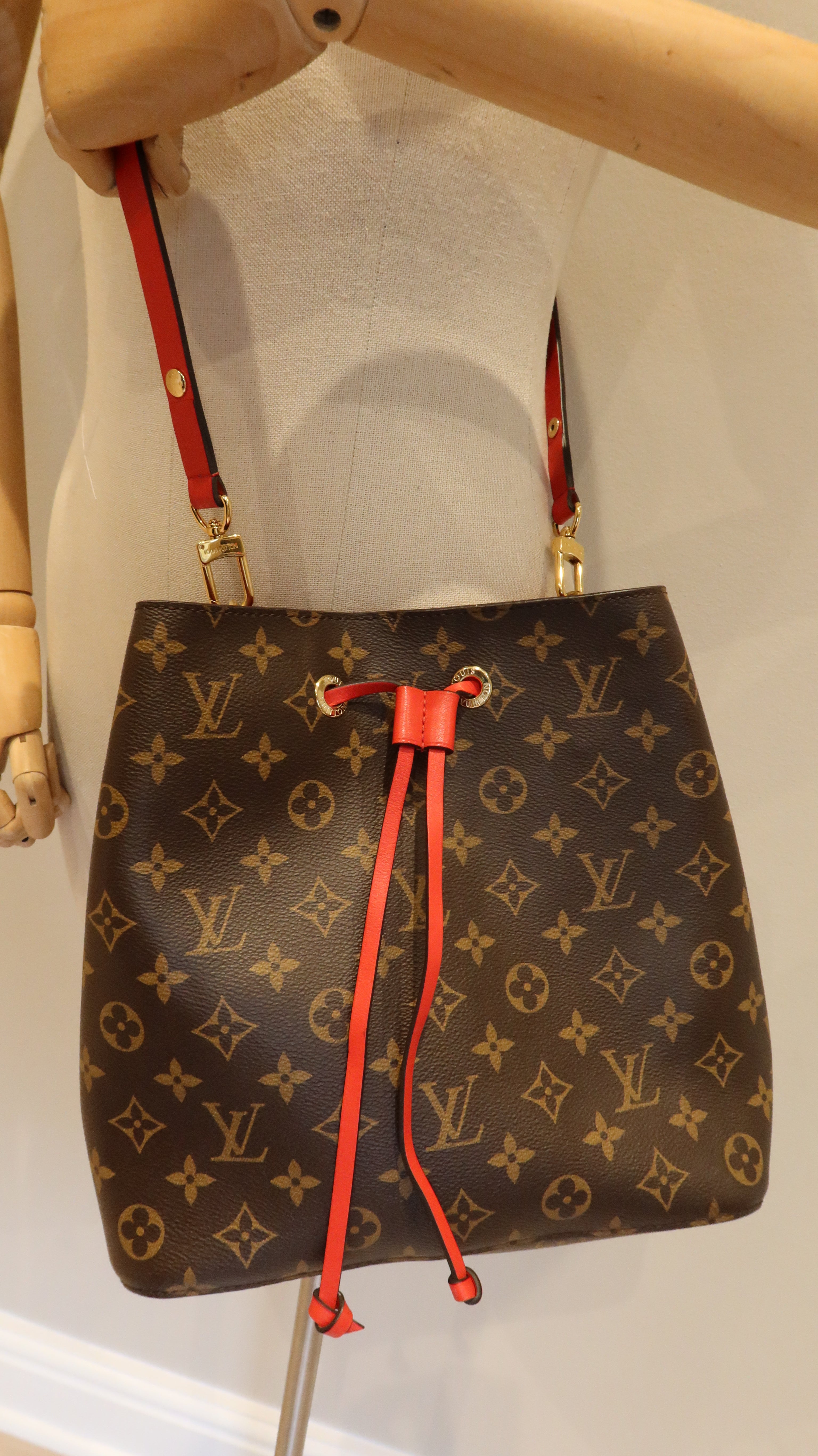 Louis Vuitton NéoNoé MM Bucket Bag