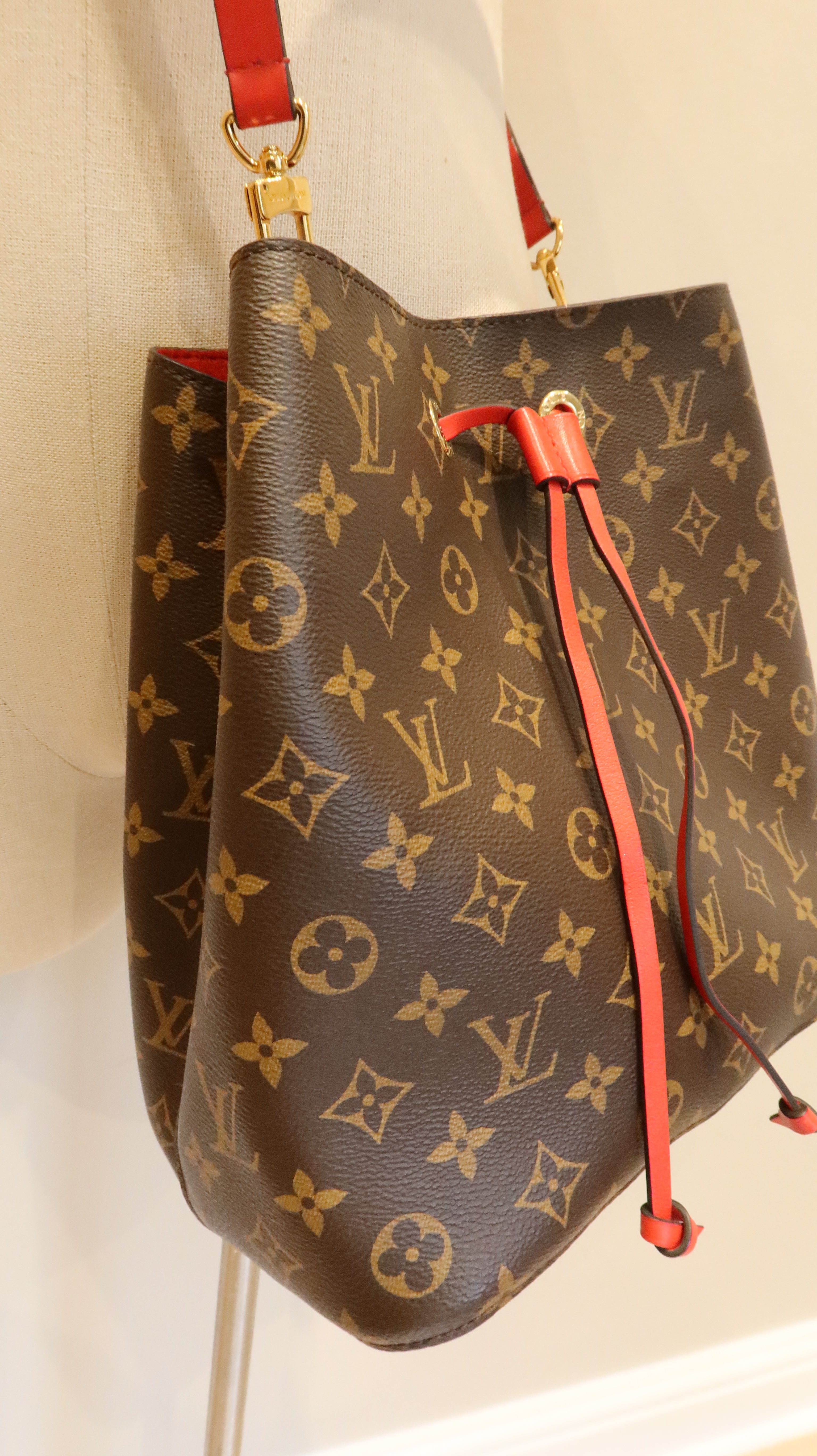 Louis Vuitton NéoNoé MM Bucket Bag