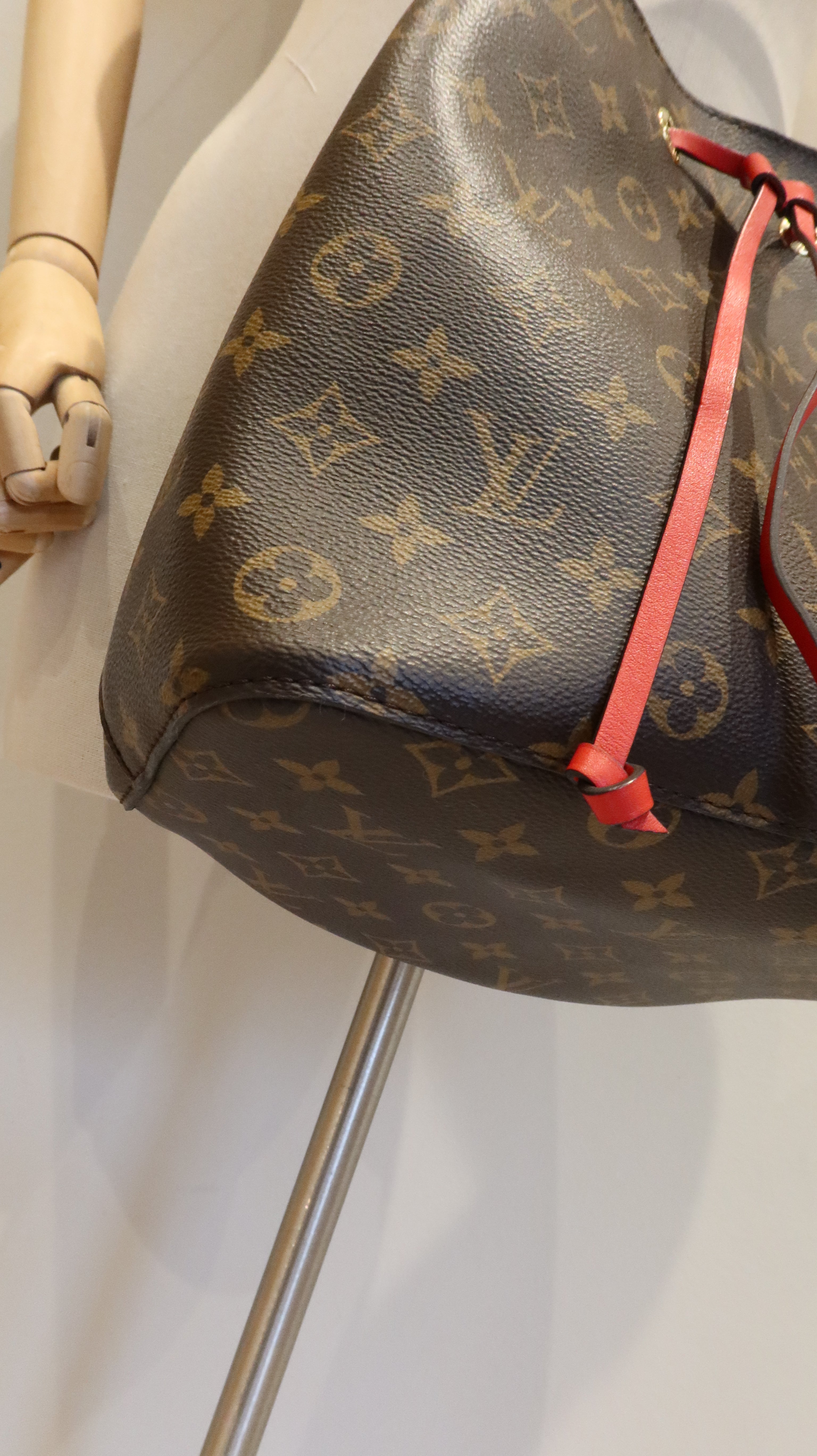 Louis Vuitton NéoNoé MM Bucket Bag