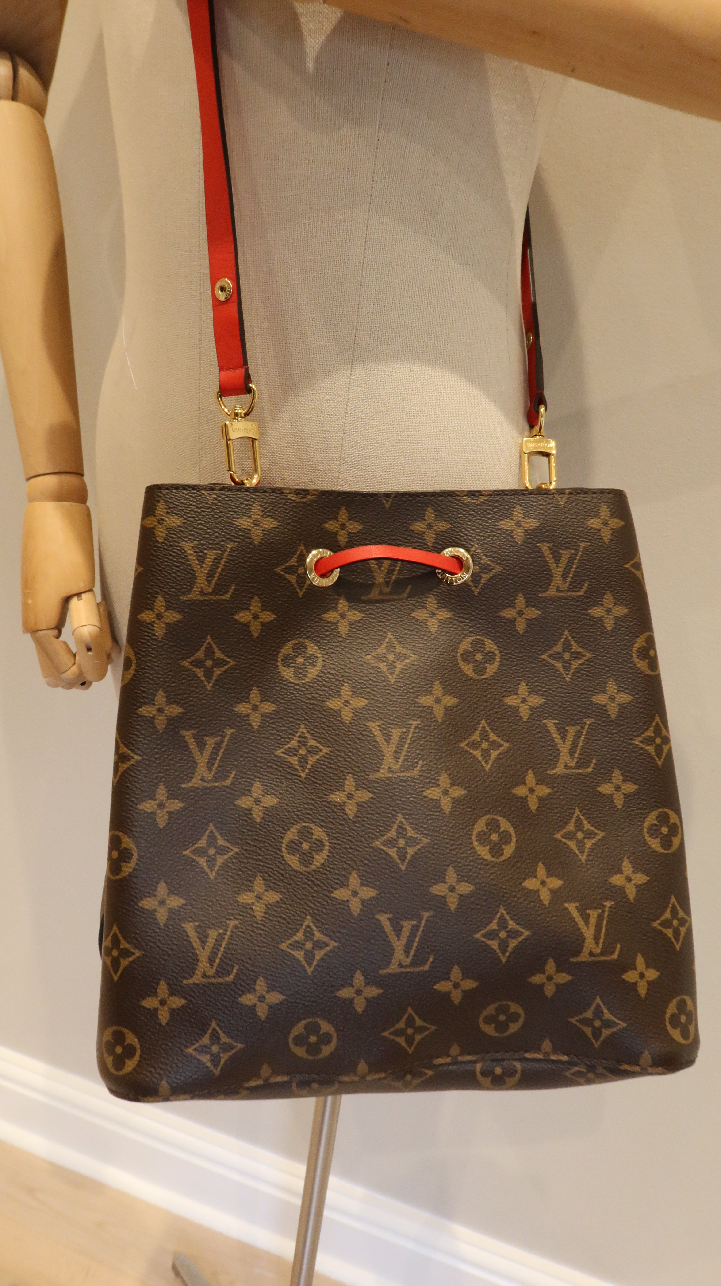 Louis Vuitton NéoNoé MM Bucket Bag