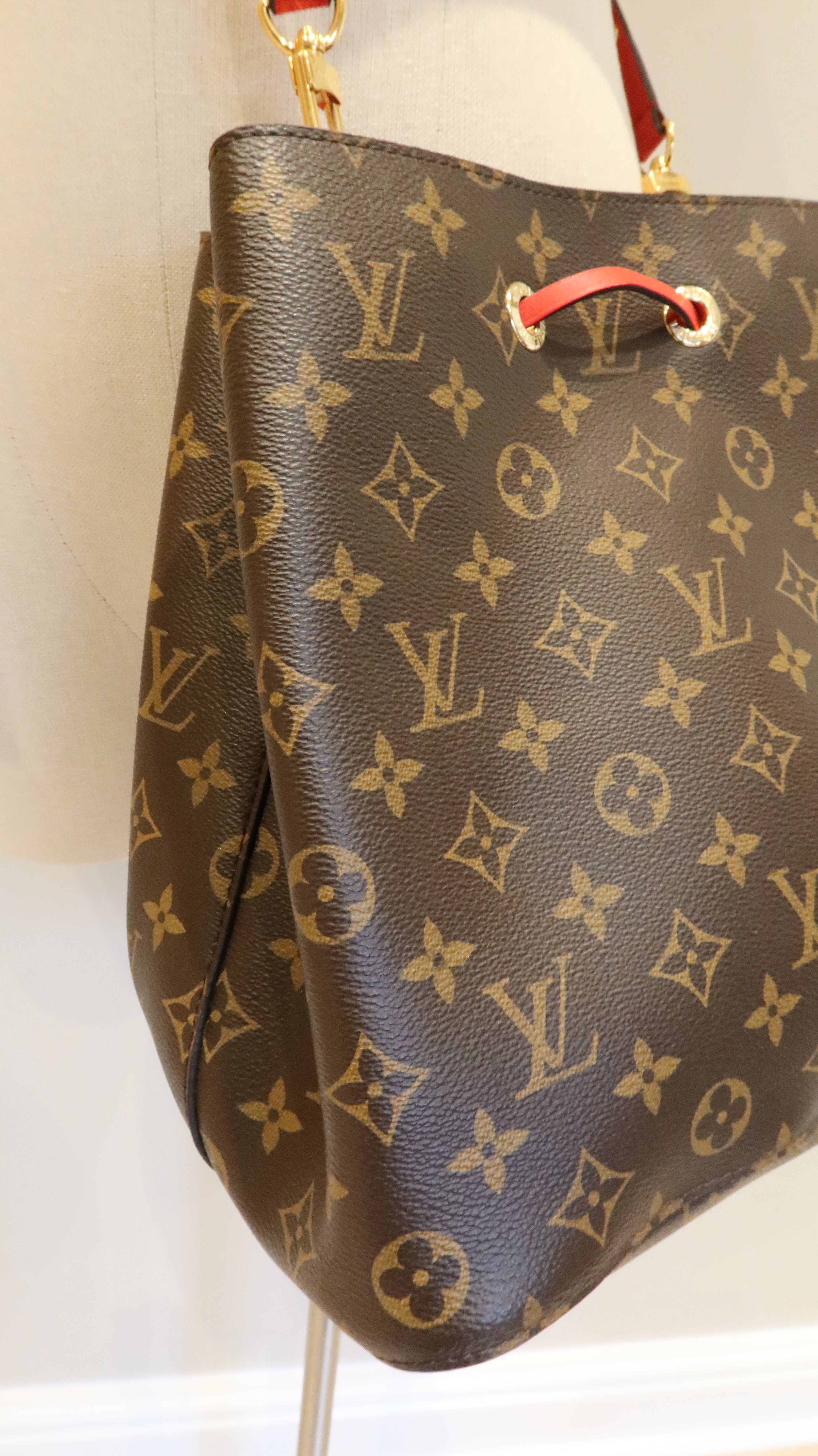 Louis Vuitton NéoNoé MM Bucket Bag