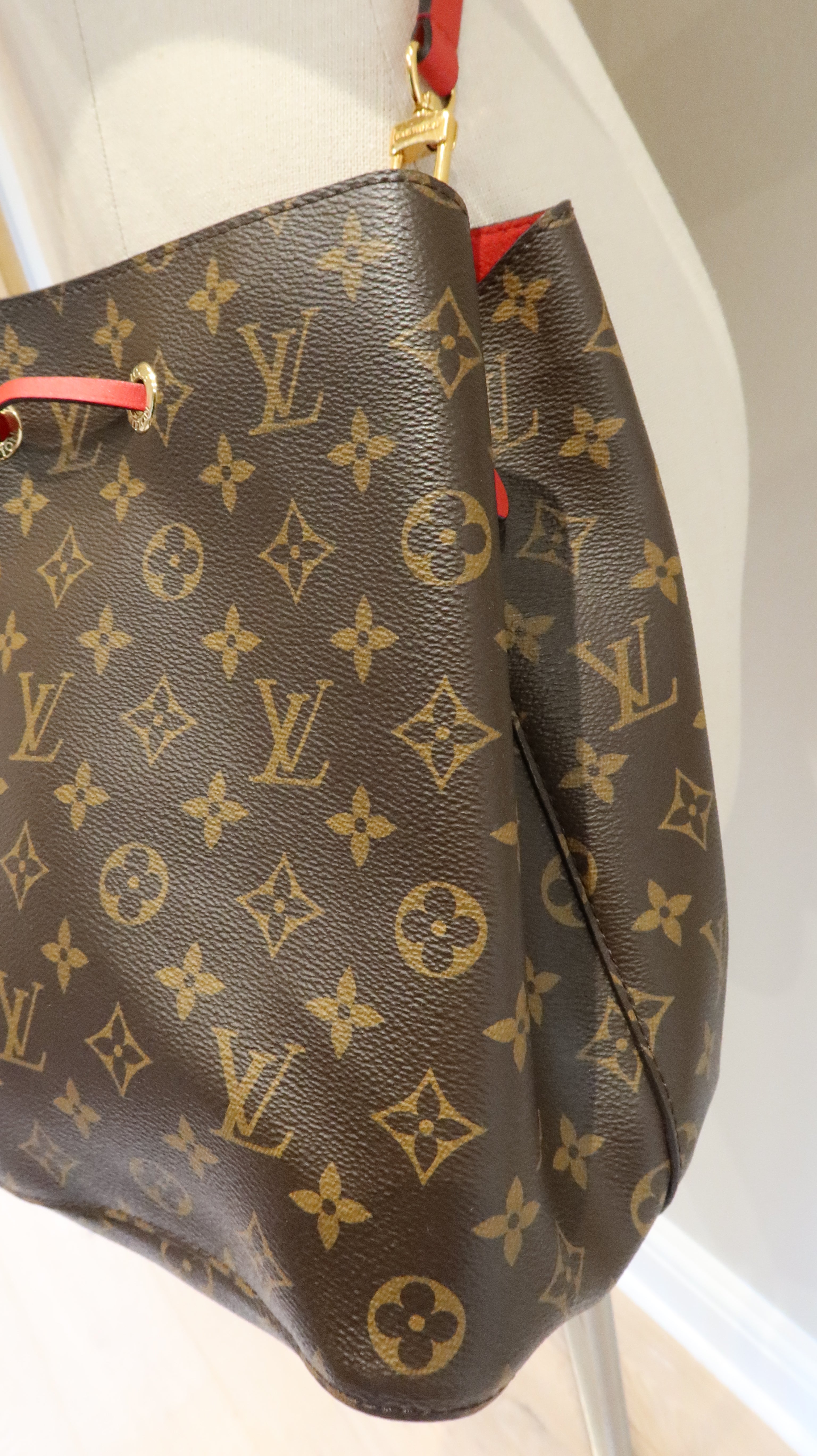 Louis Vuitton NéoNoé MM Bucket Bag
