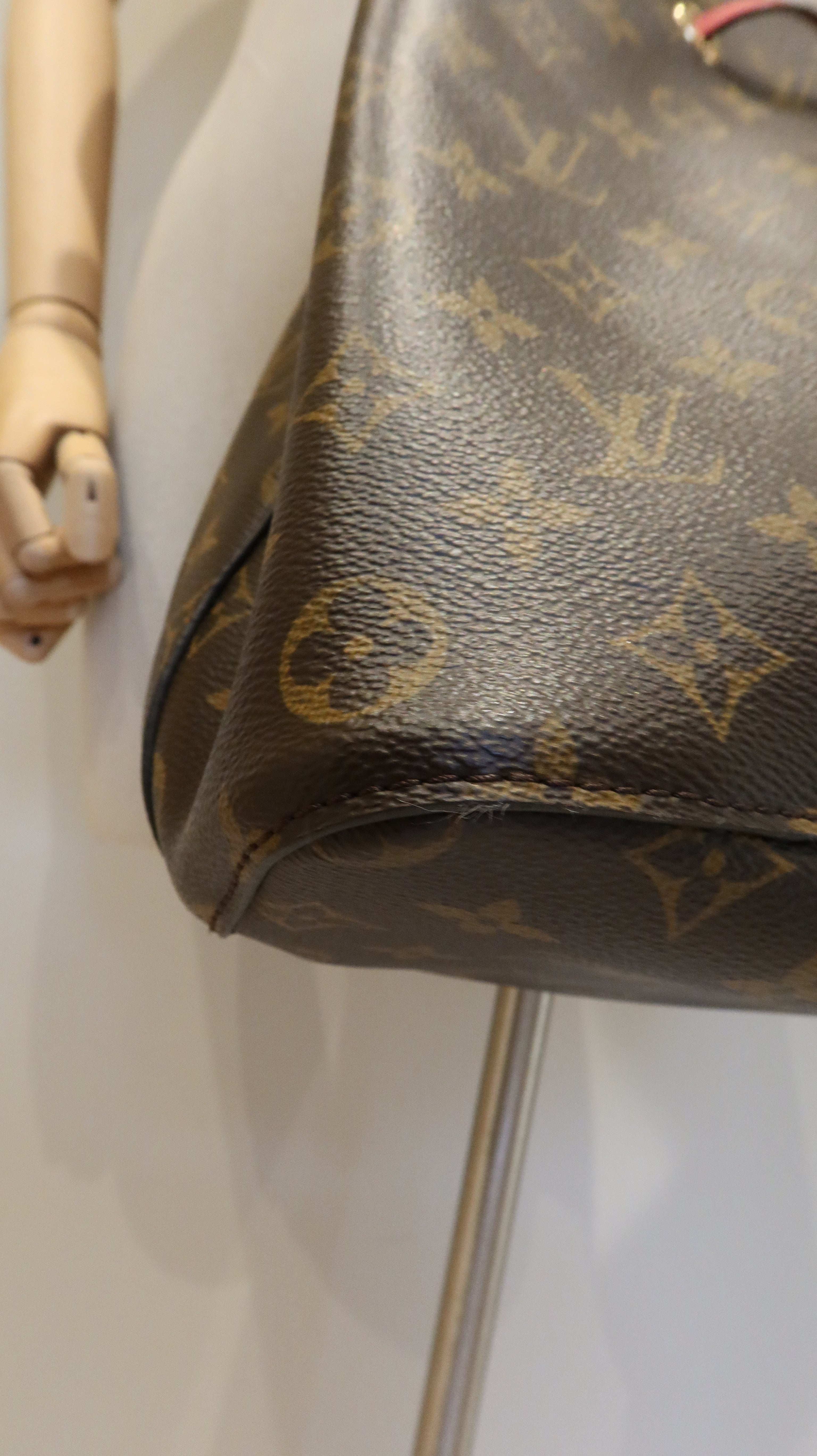 Louis Vuitton NéoNoé MM Bucket Bag