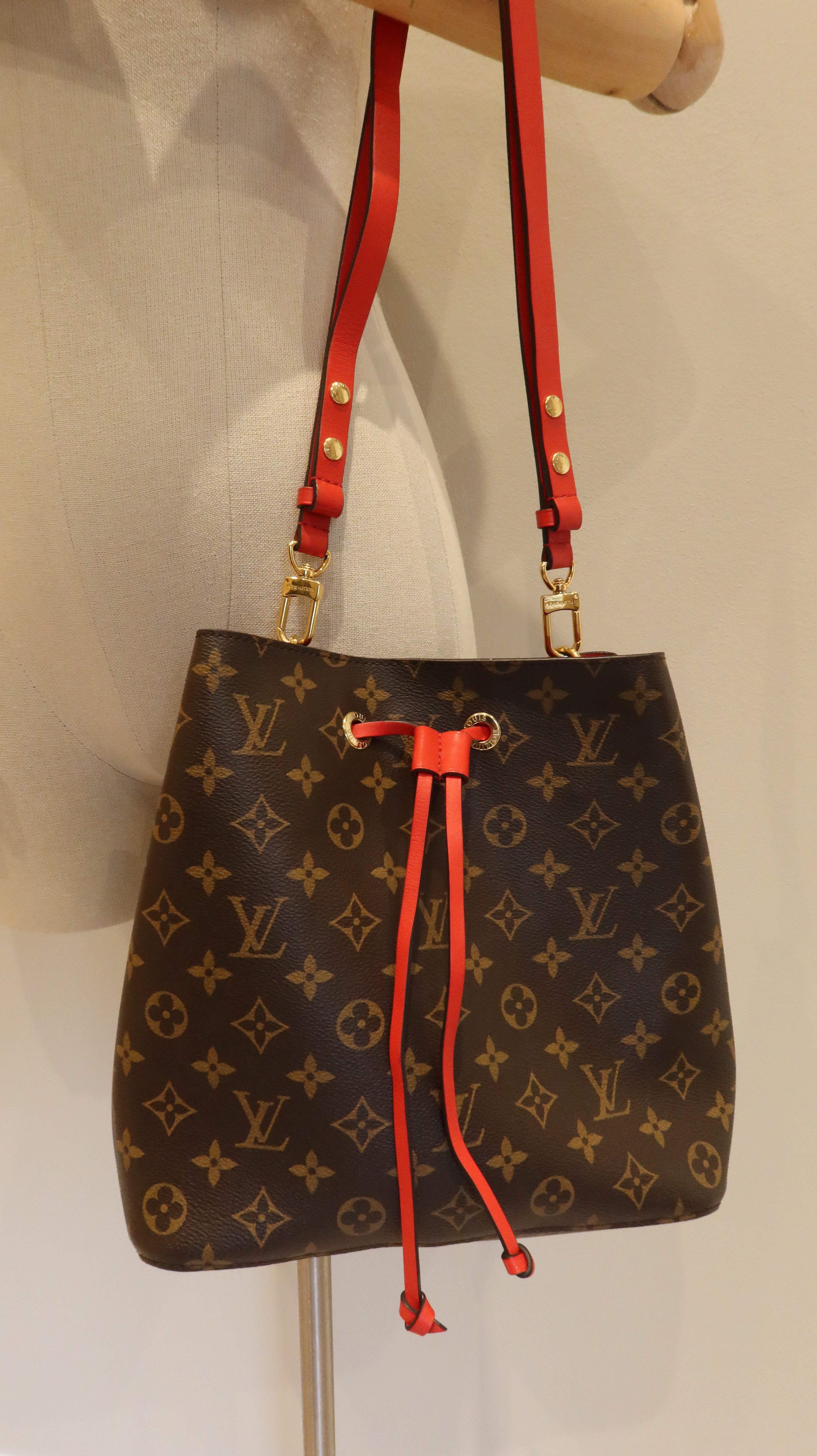 Louis Vuitton NéoNoé MM Bucket Bag