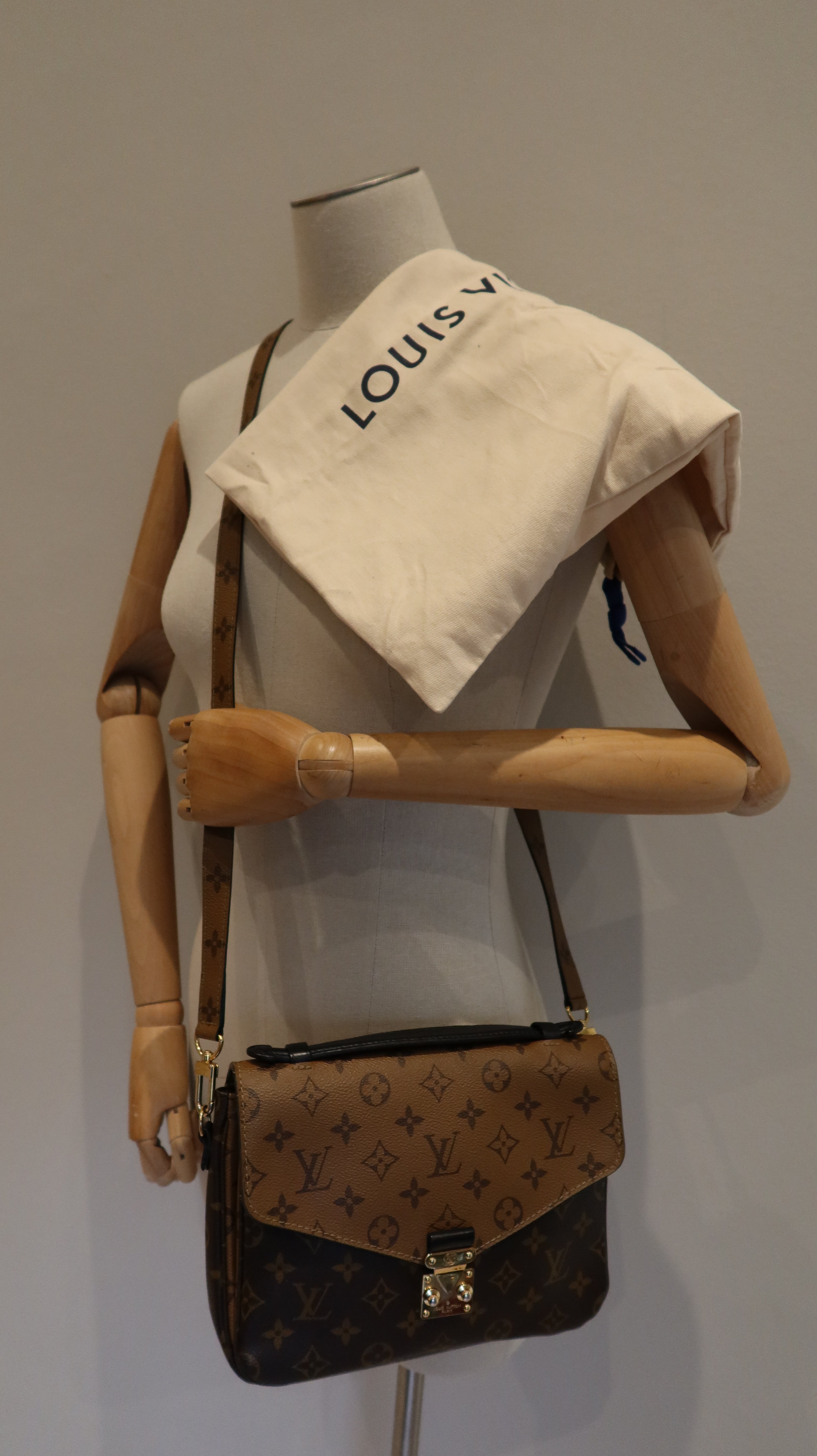 Louis Vuitton Pochette Metis Bag