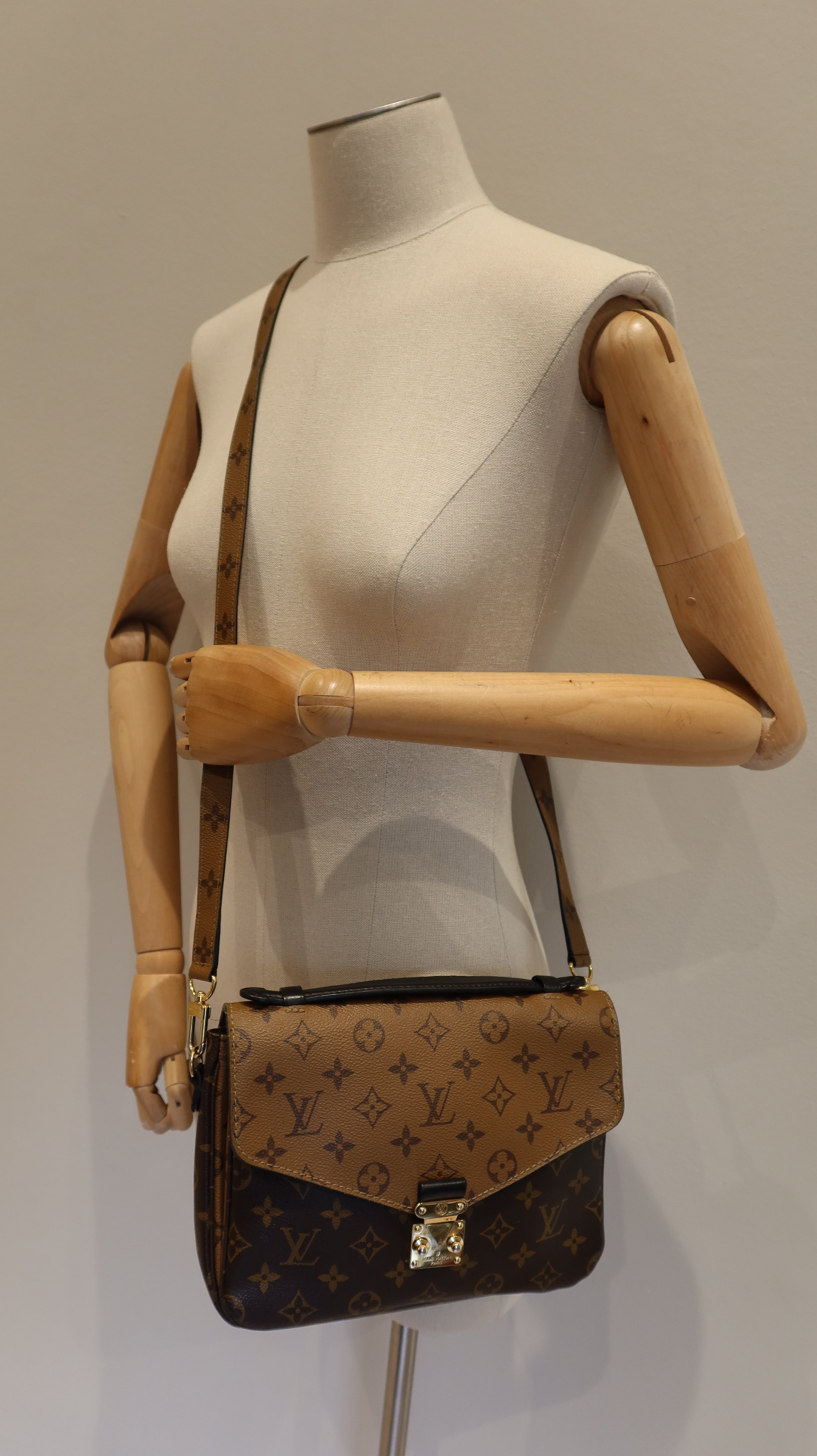 Louis Vuitton Pochette Metis Bag