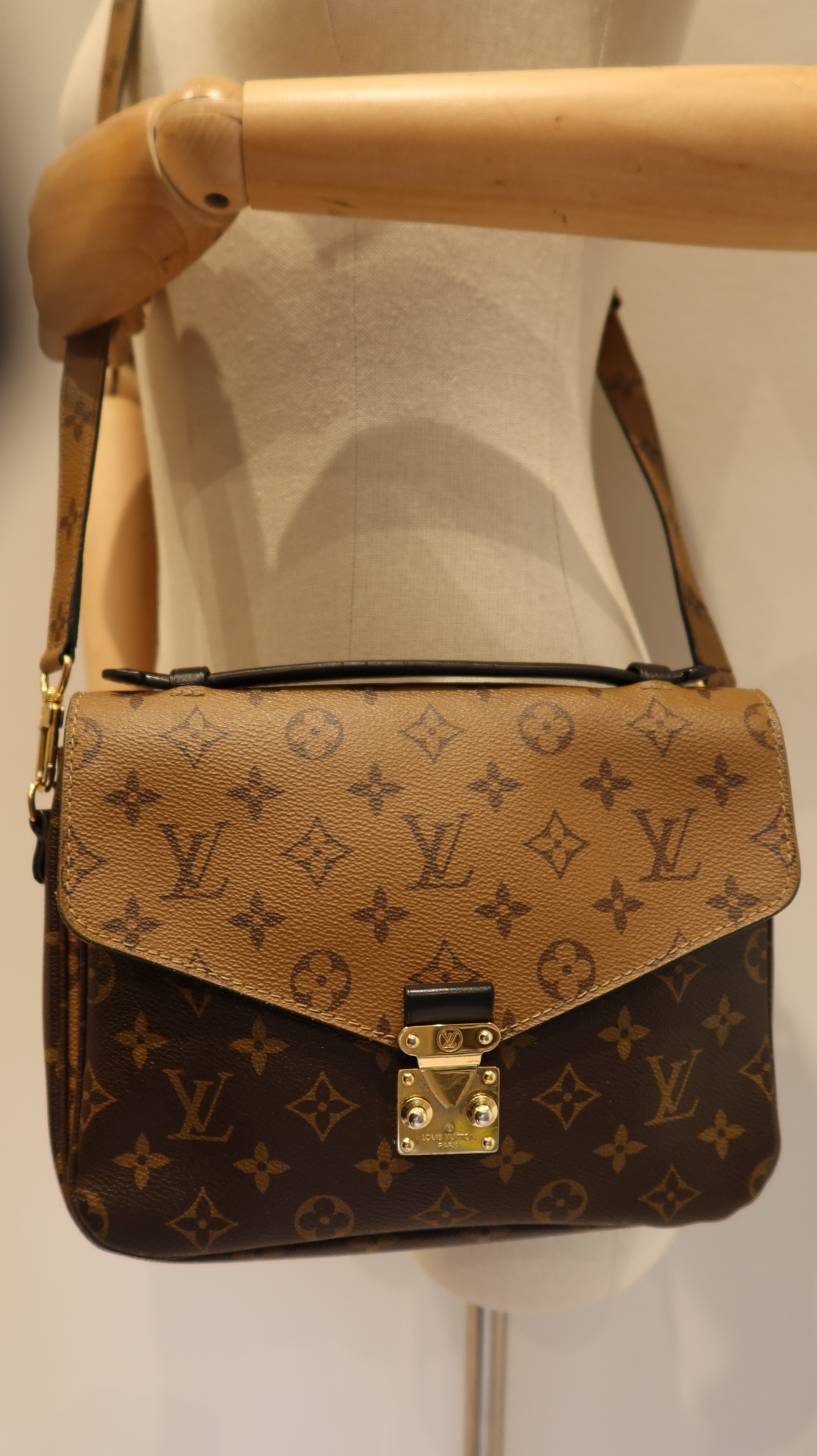 Louis Vuitton Pochette Metis Bag