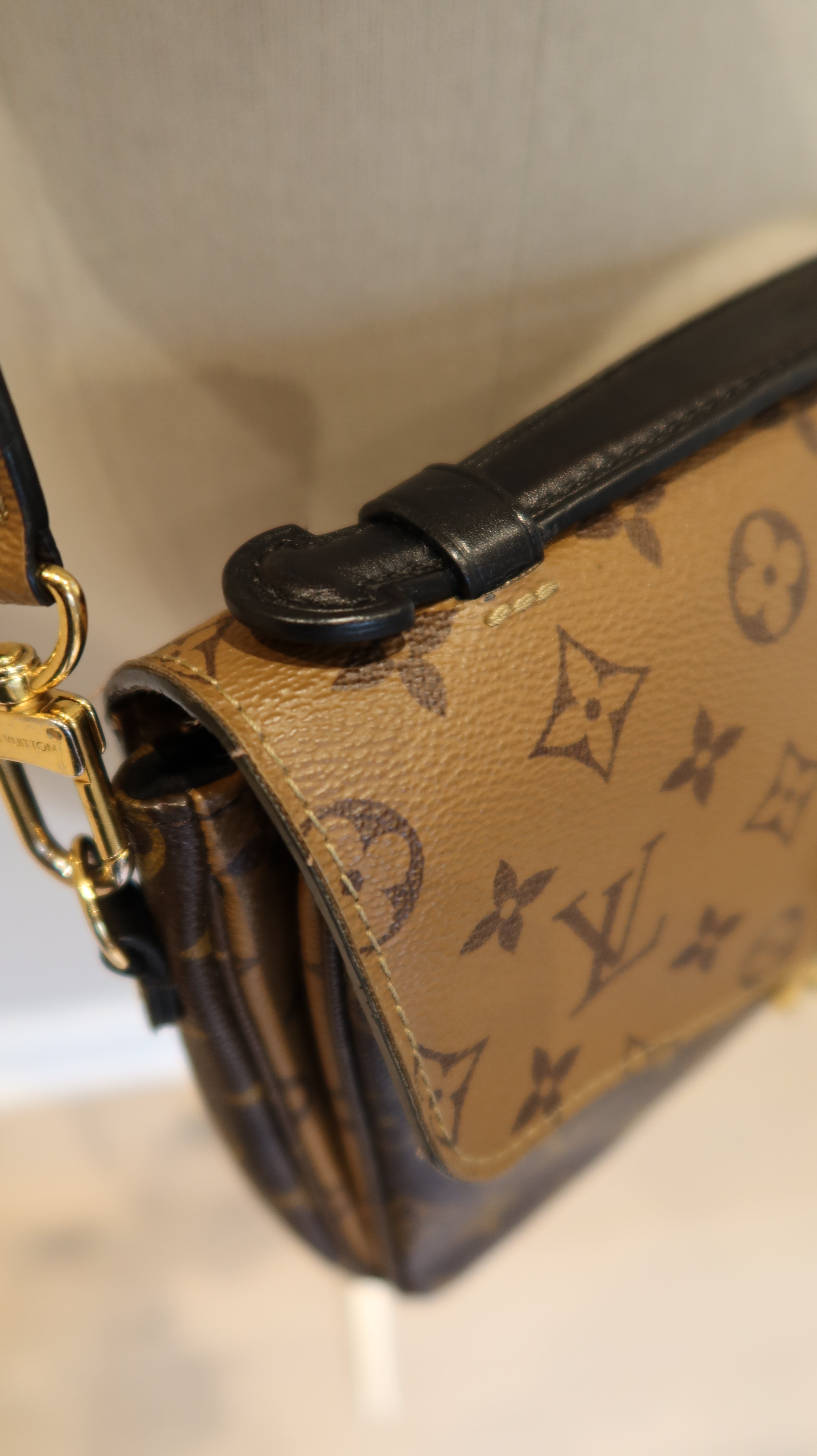 Louis Vuitton Pochette Metis Bag