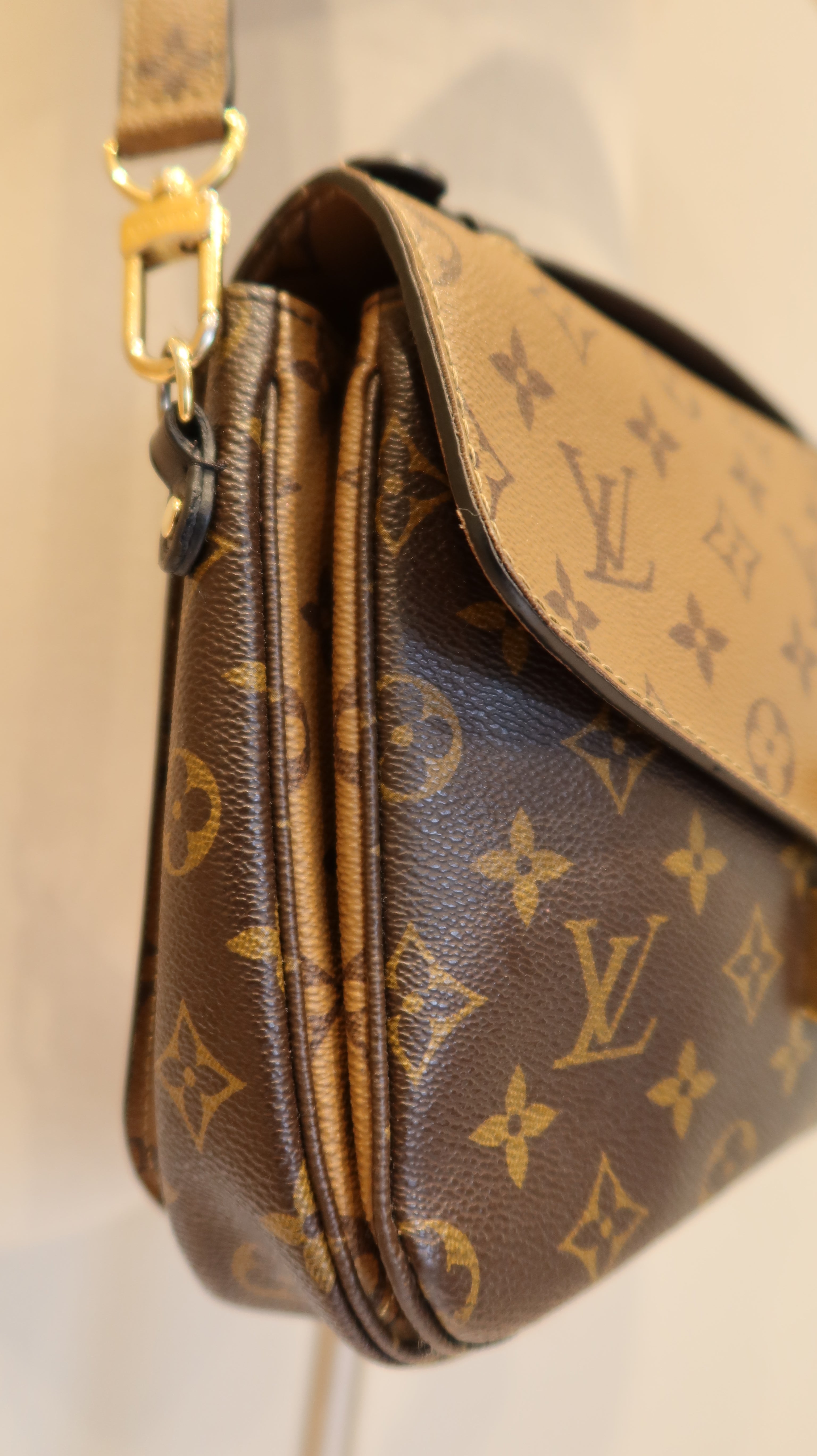 Louis Vuitton Pochette Metis Bag