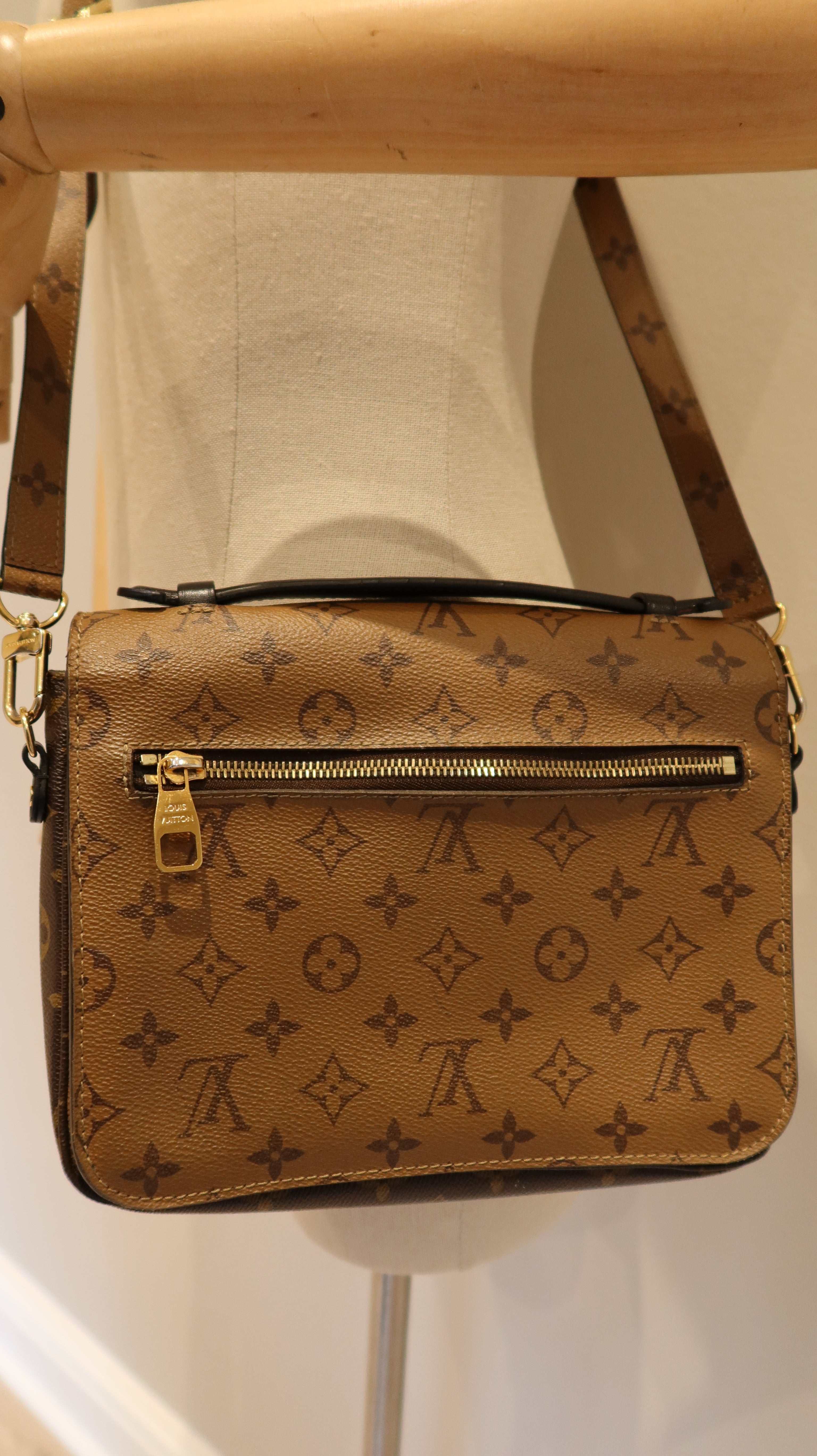 Louis Vuitton Pochette Metis Bag