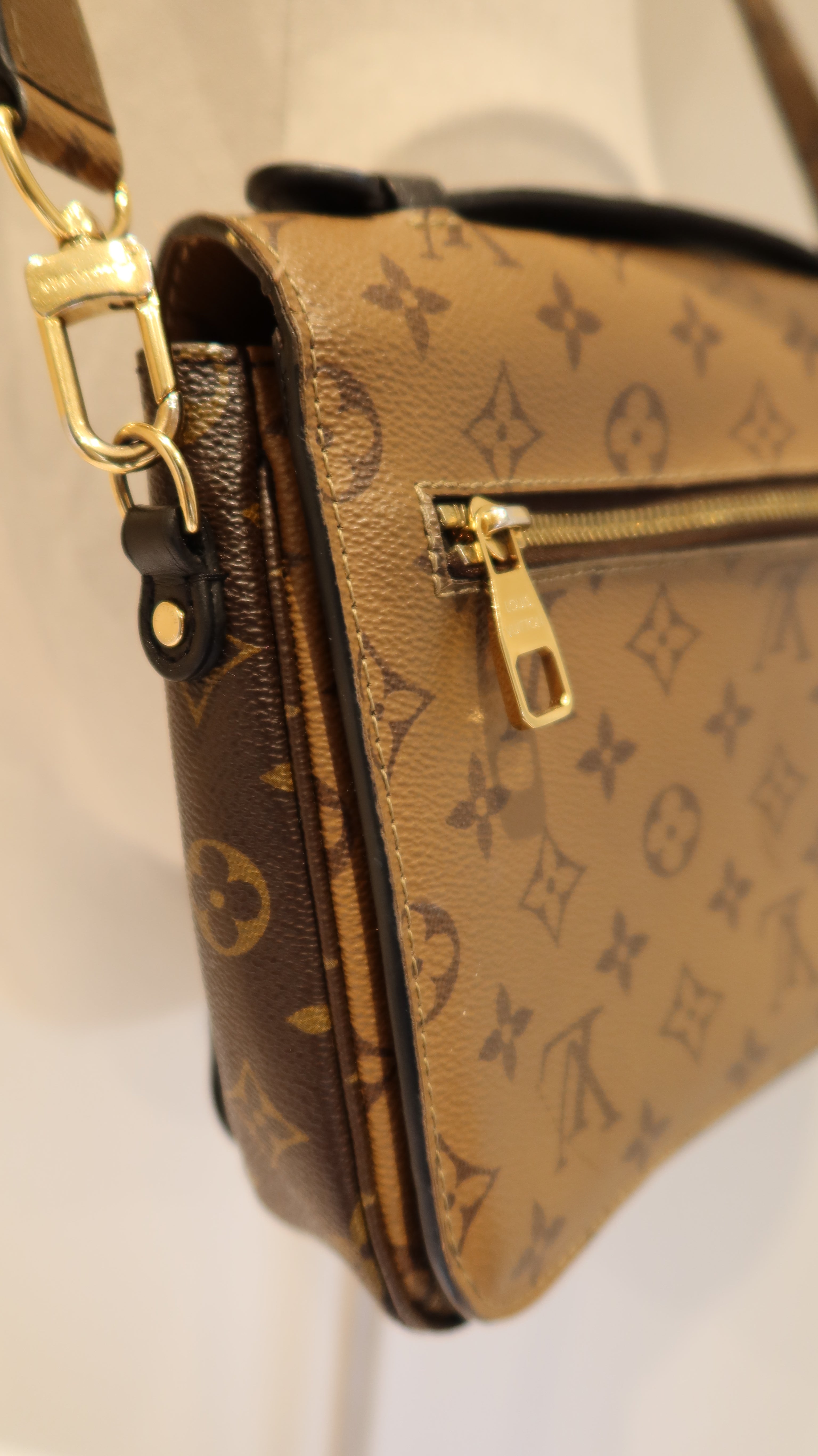 Louis Vuitton Pochette Metis Bag
