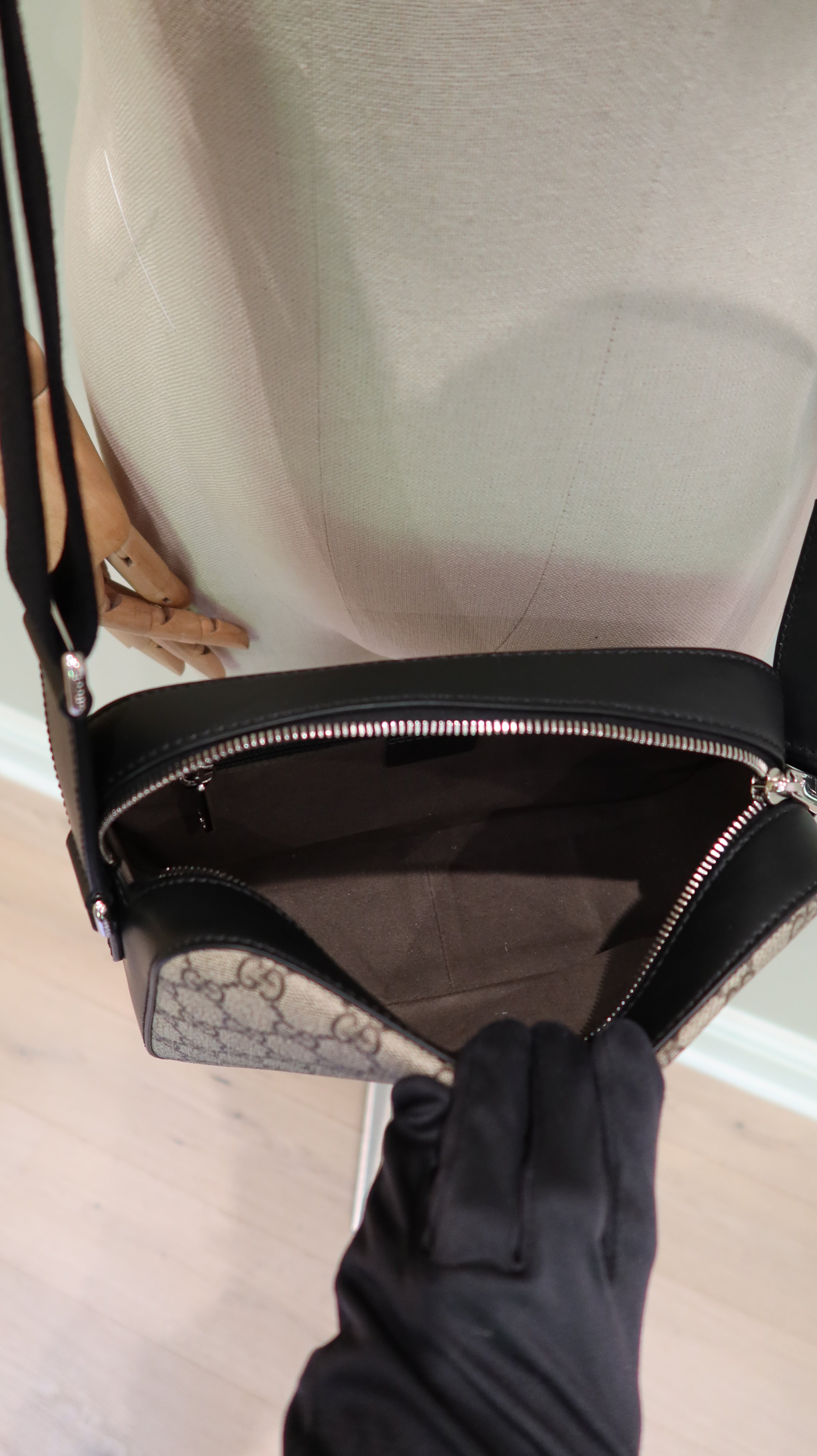 Gucci Supreme Camera Bag