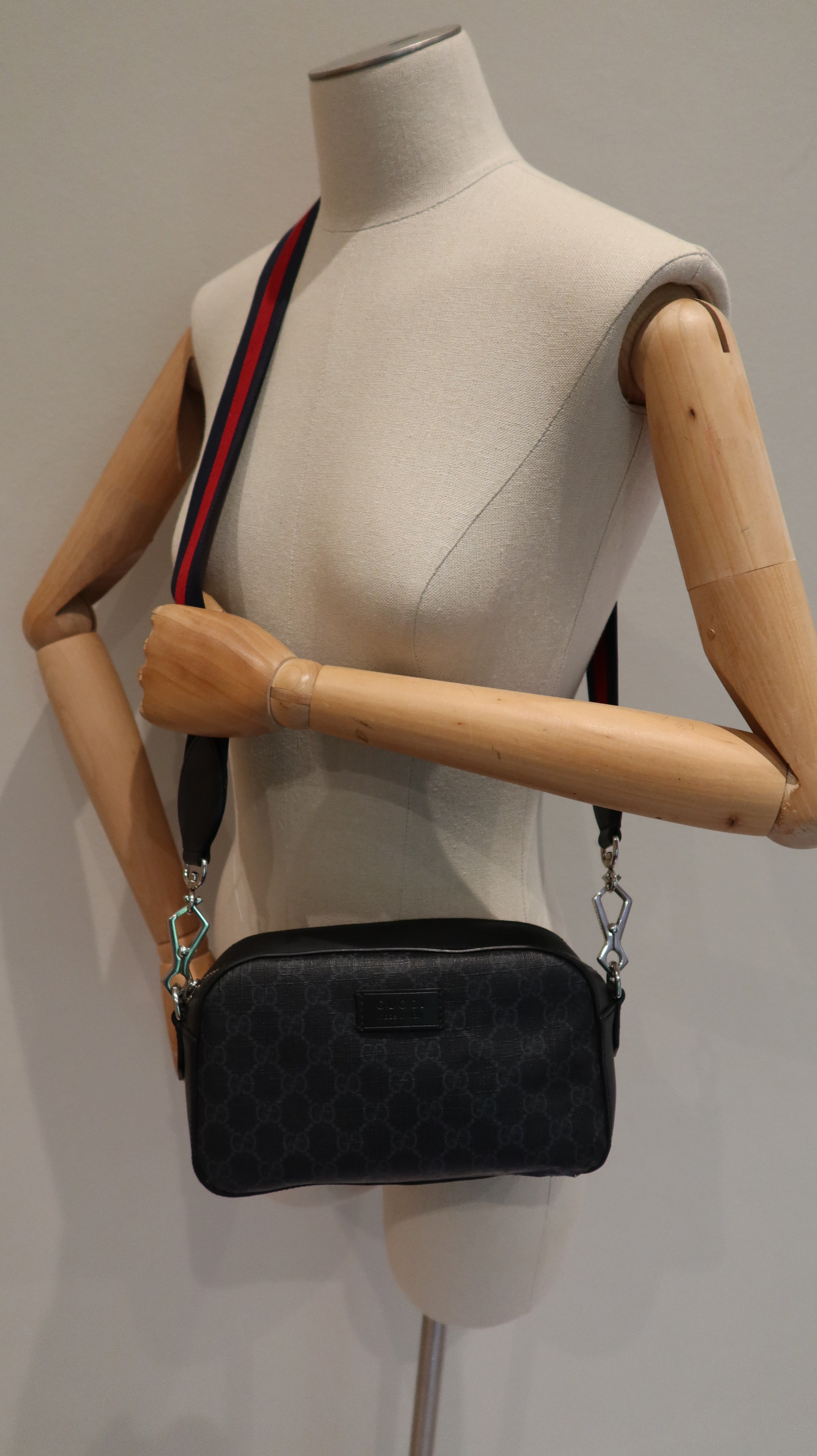 Gucci GG Supreme Camera Bag