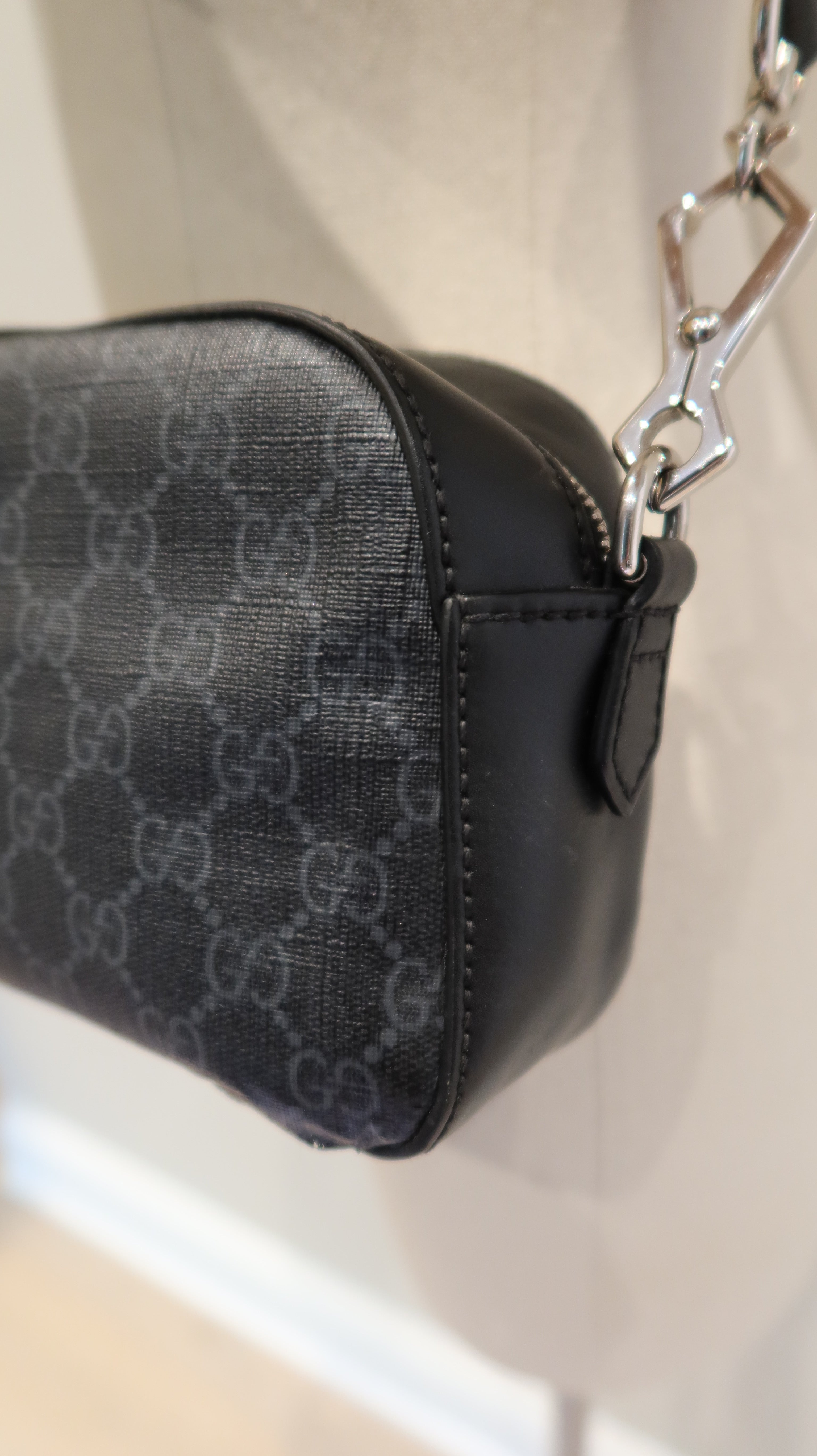 Gucci GG Supreme Camera Bag