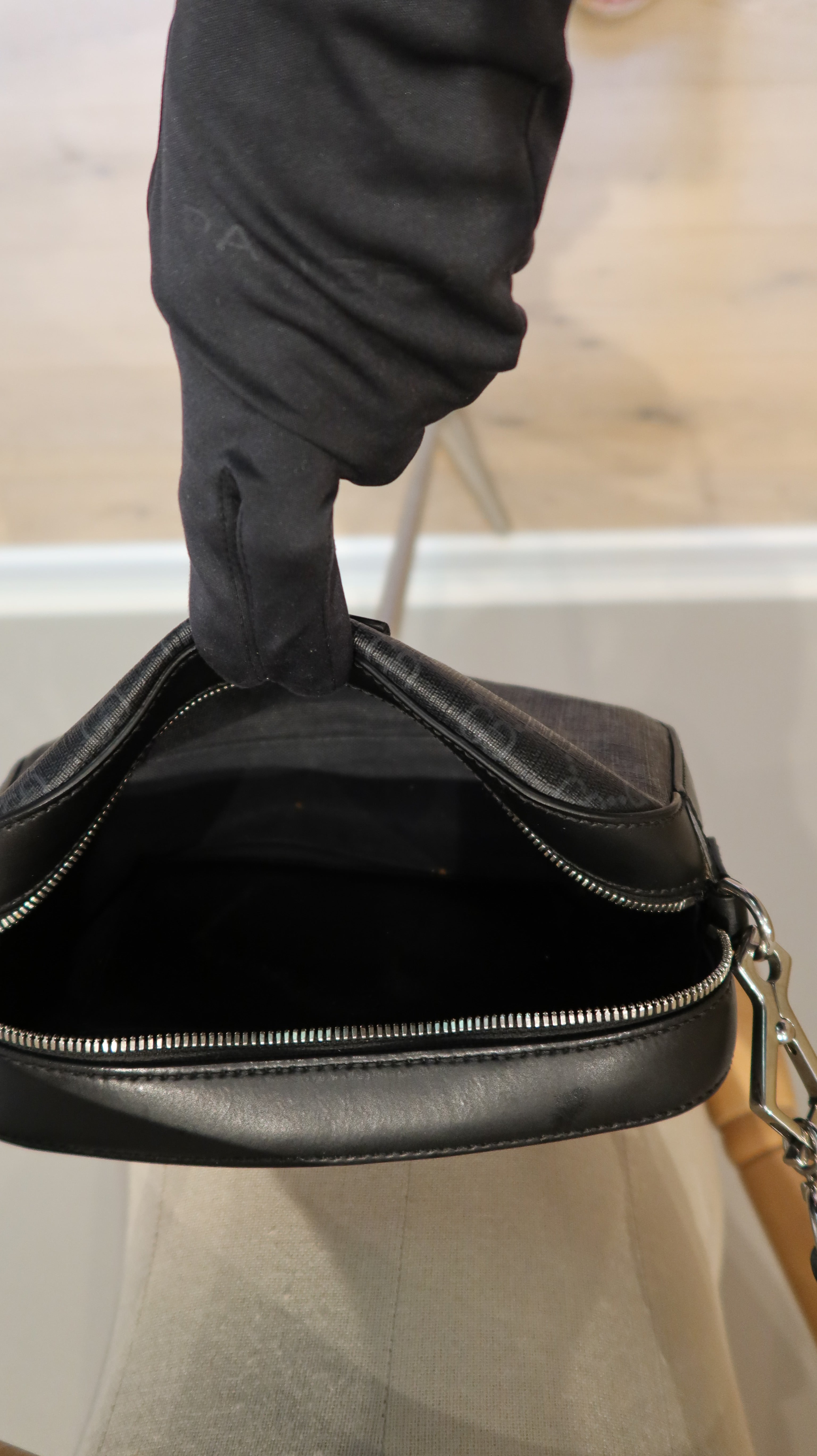 Gucci GG Supreme Camera Bag