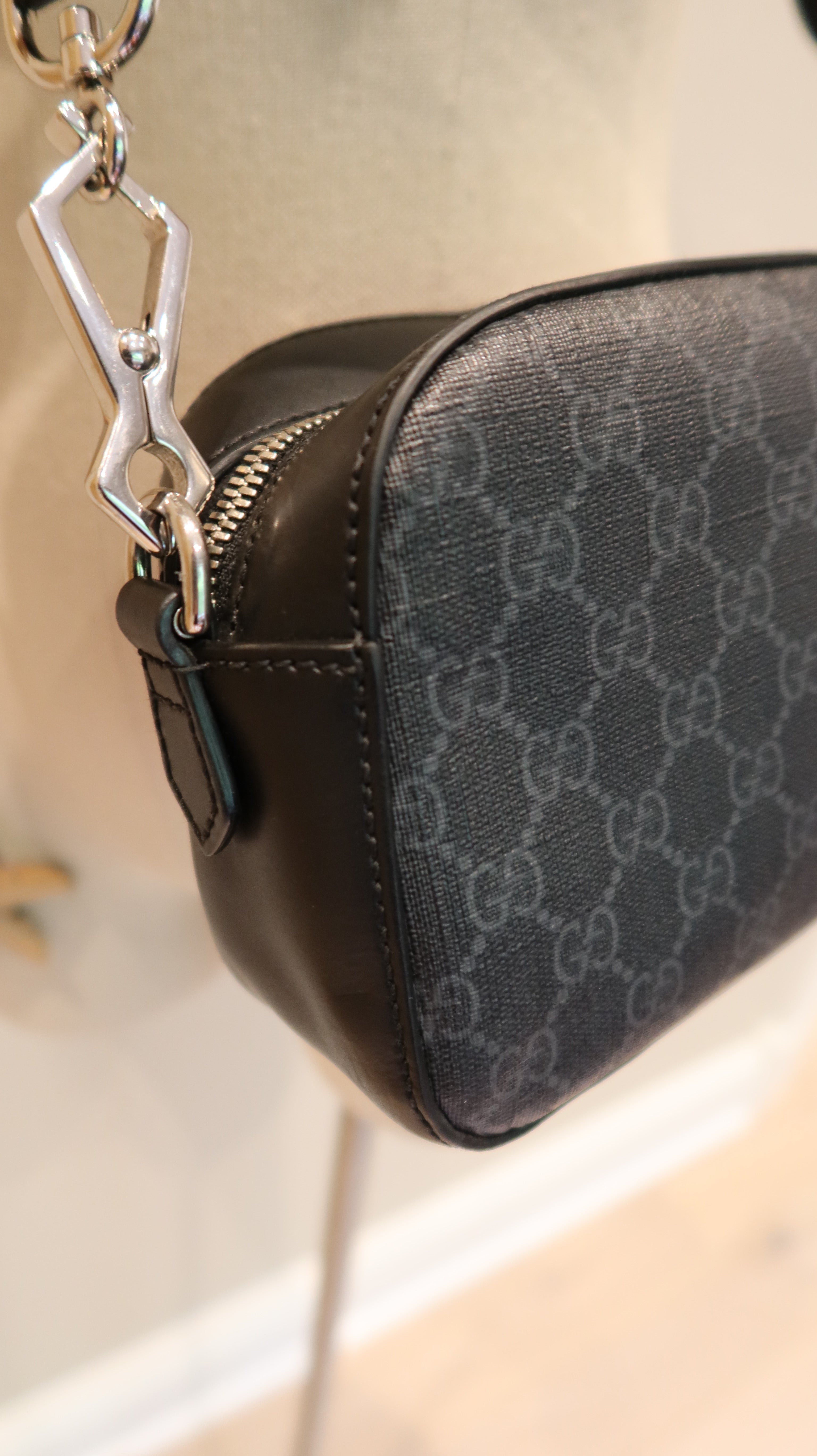 Gucci GG Supreme Camera Bag