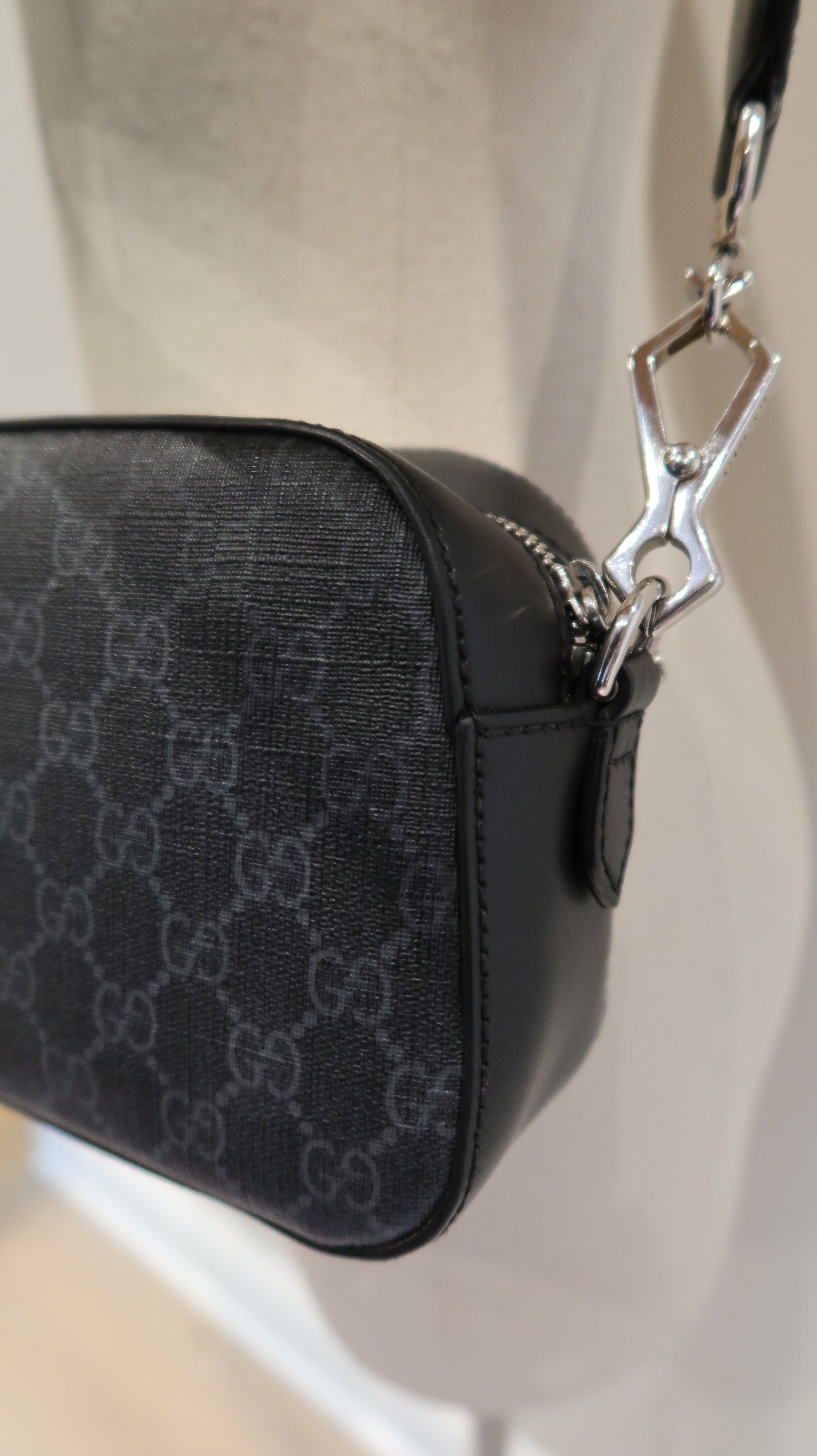 Gucci GG Supreme Camera Bag