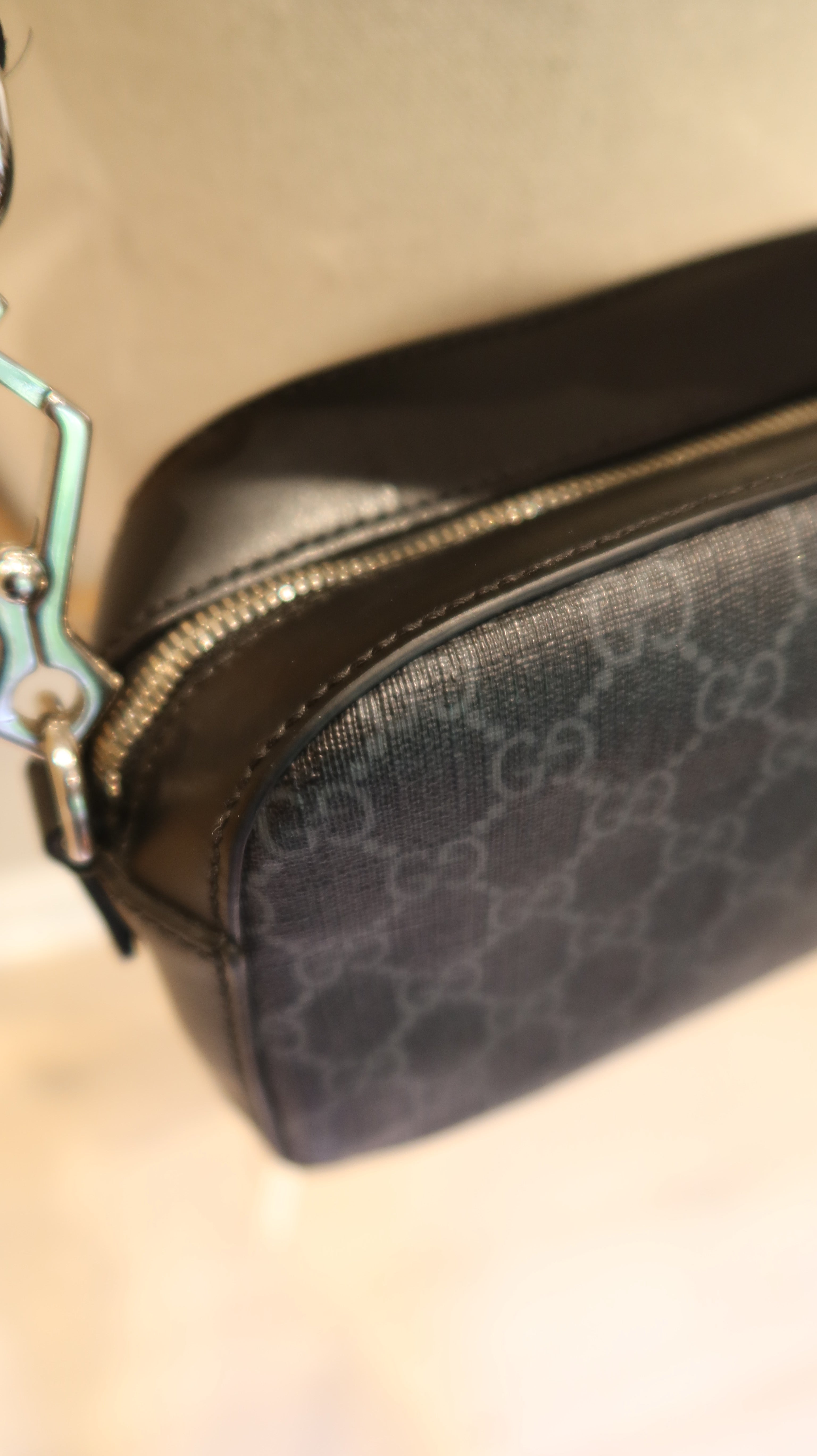 Gucci GG Supreme Camera Bag