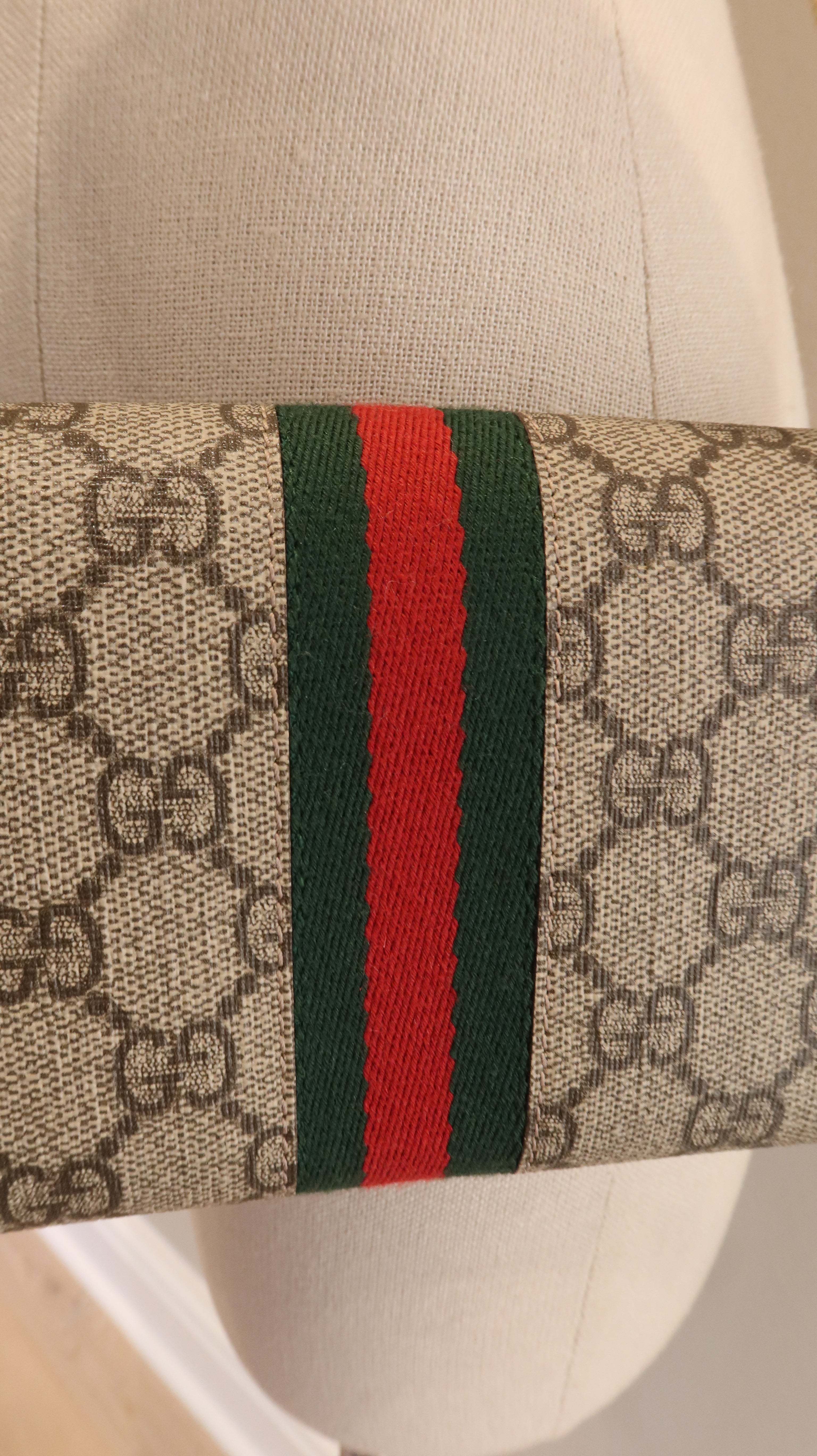 Gucci Wallet On Chain
