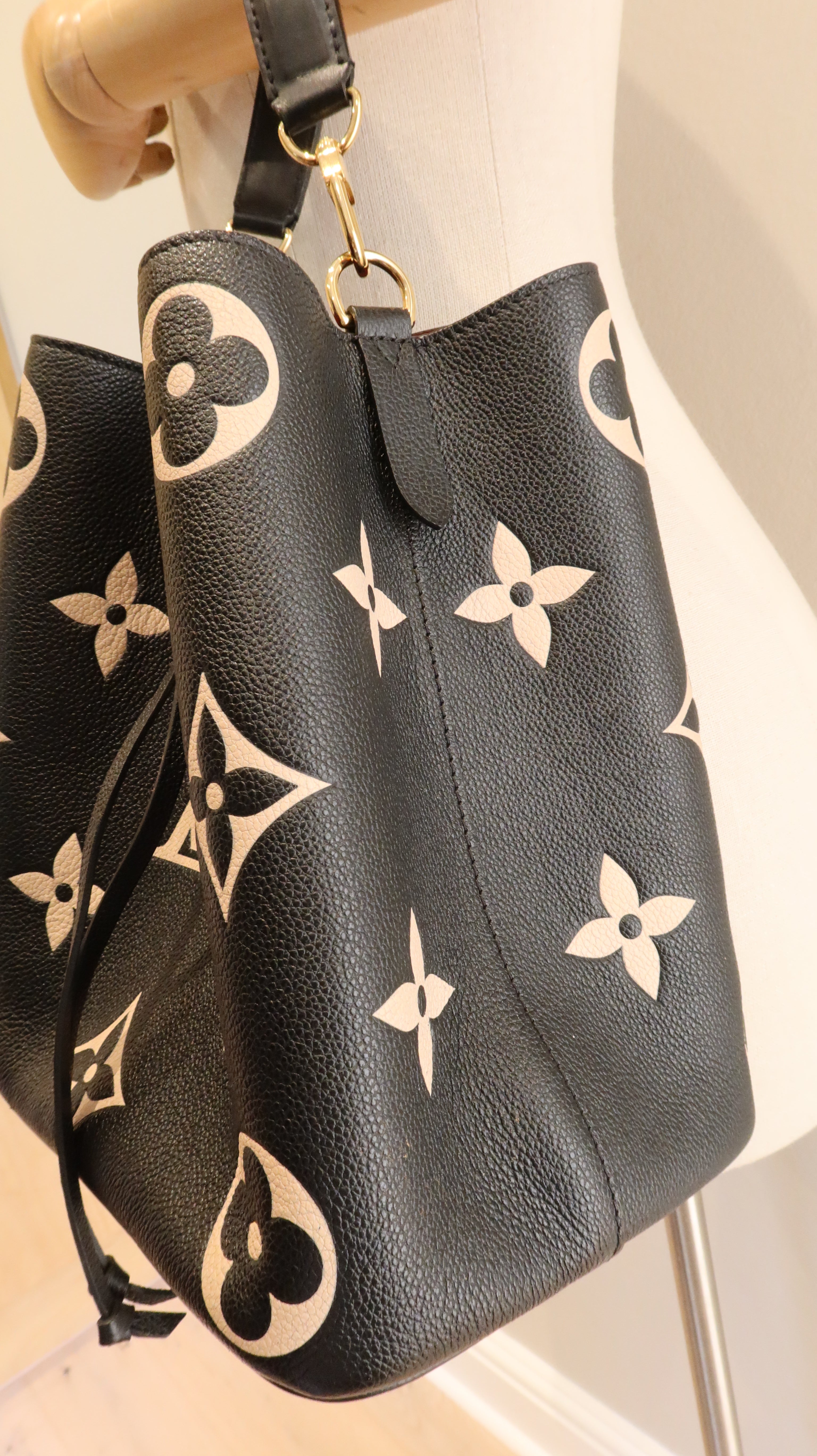 Louis Vuitton NéoNoé MM Bucket Bag