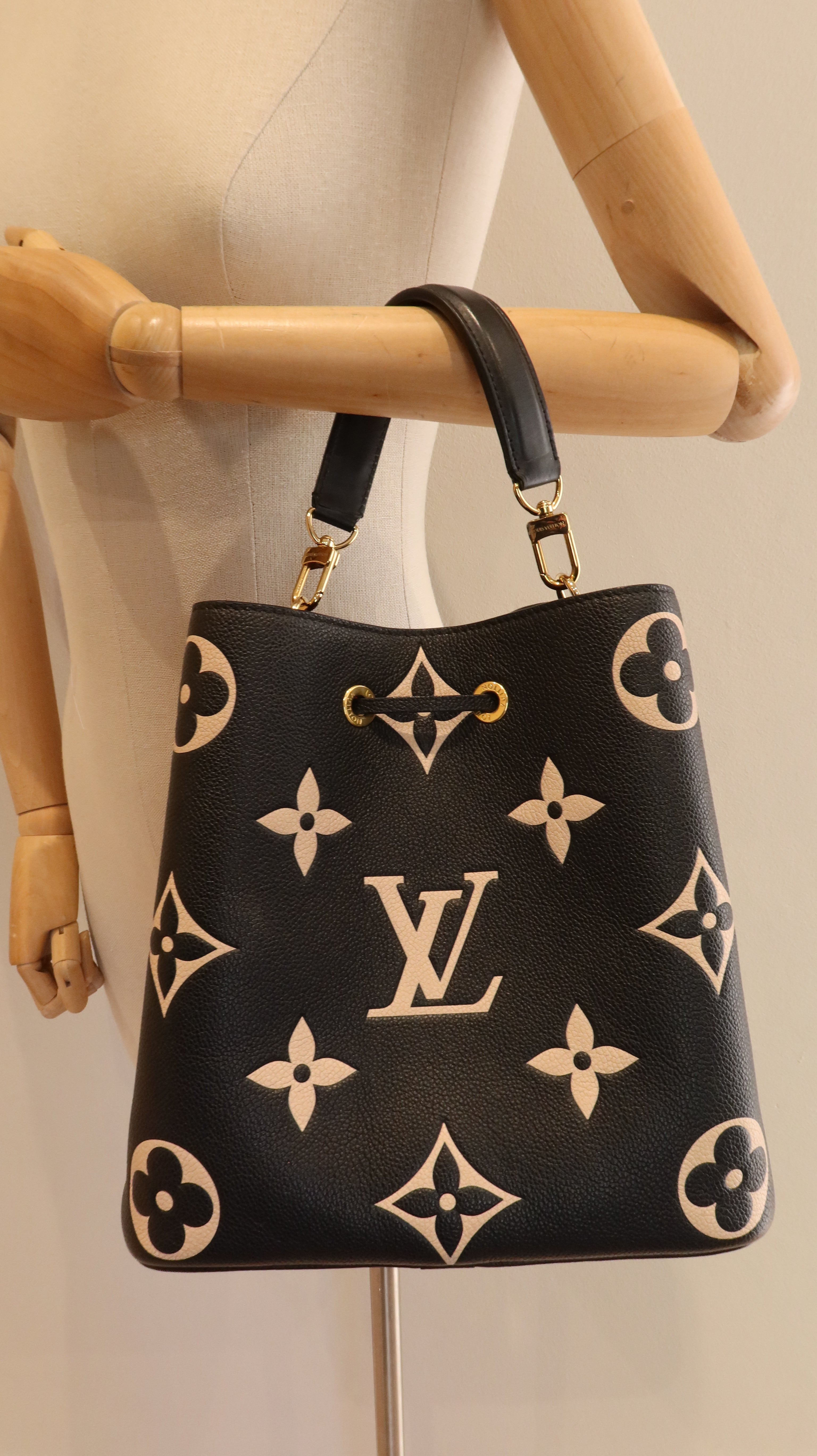 Louis Vuitton NéoNoé MM Bucket Bag