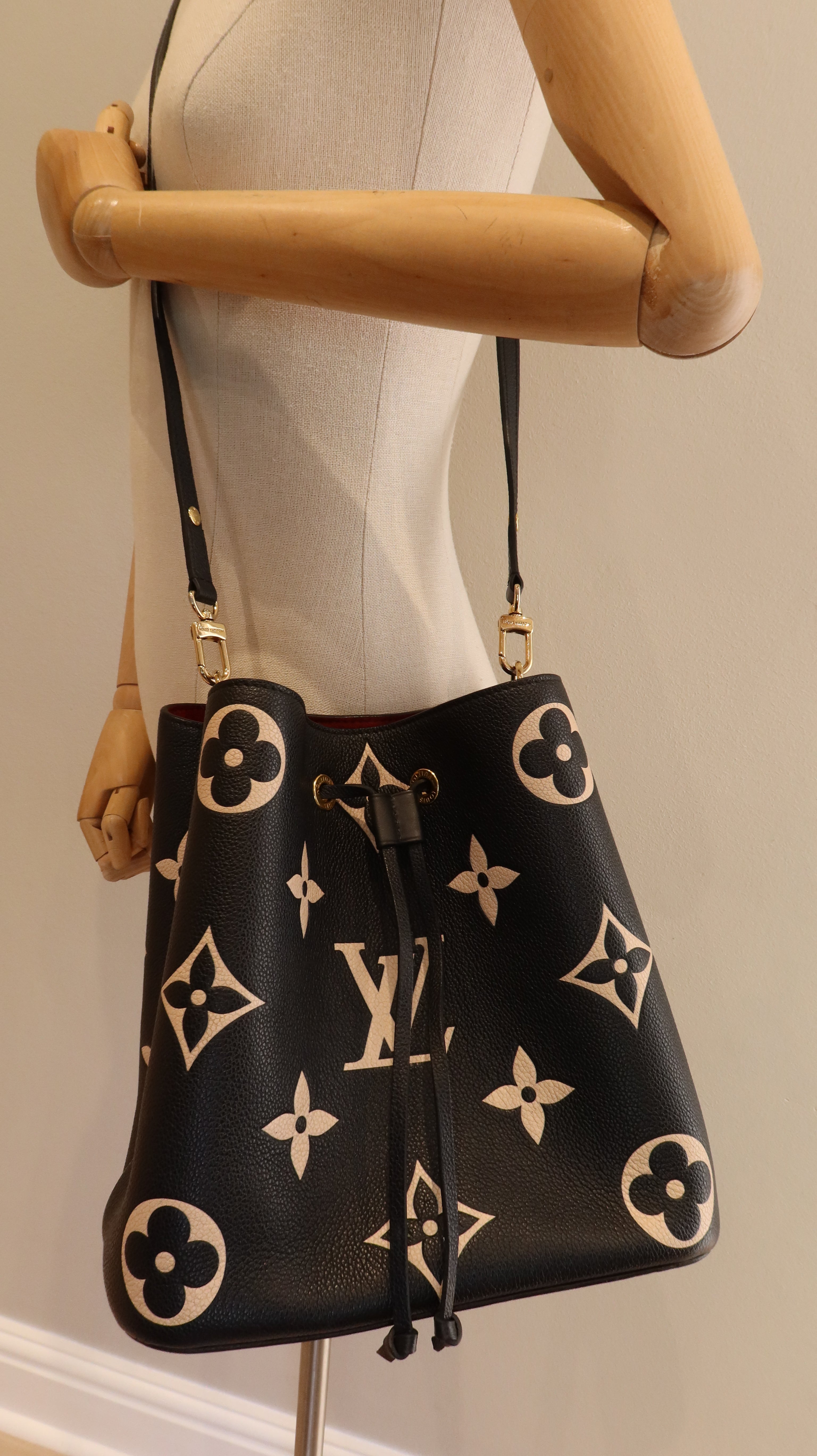 Louis Vuitton NéoNoé MM Bucket Bag