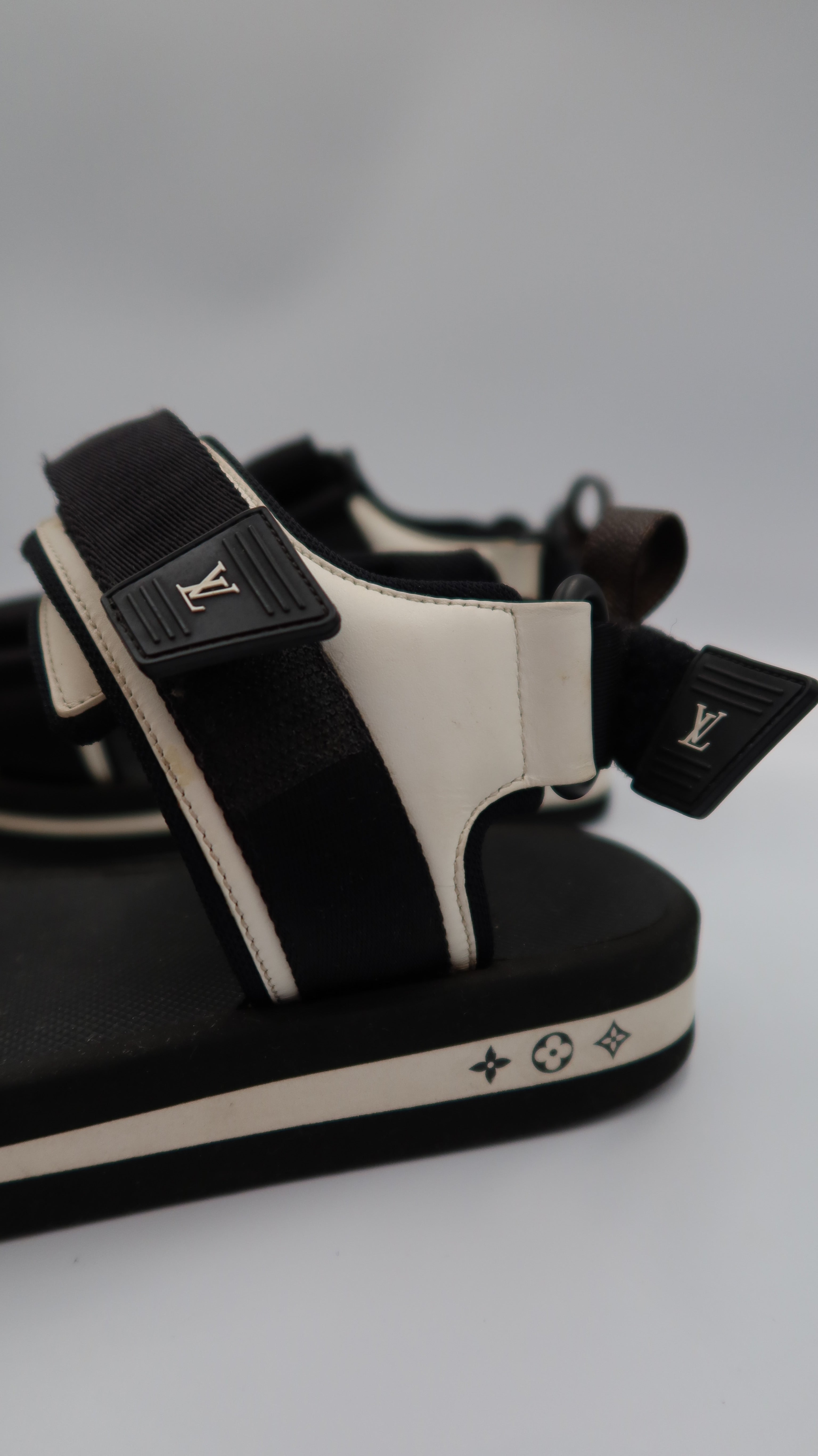 Louis Vuitton Sandals (EU37)