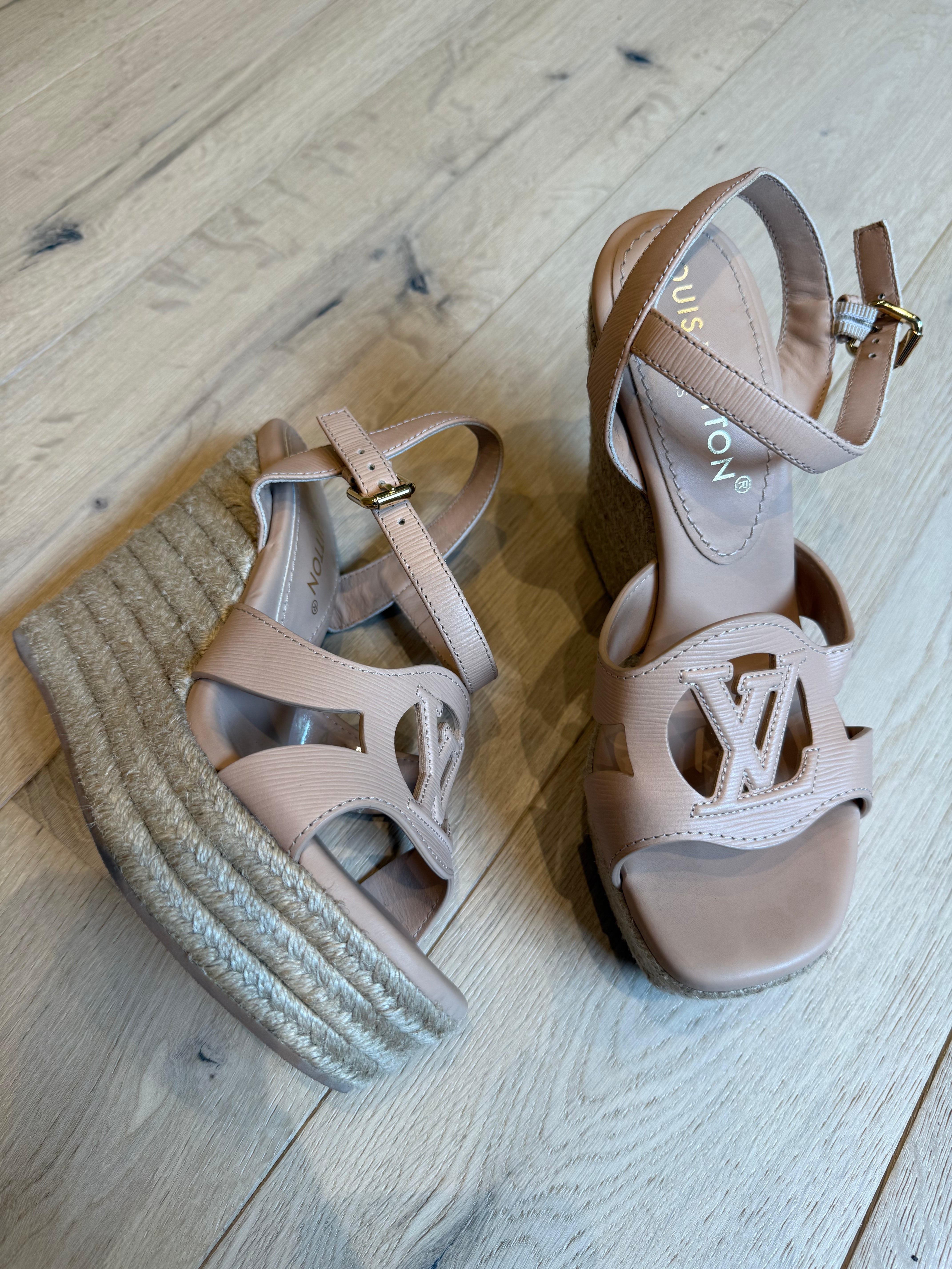 Louis Vuitton Wedges (EU37)