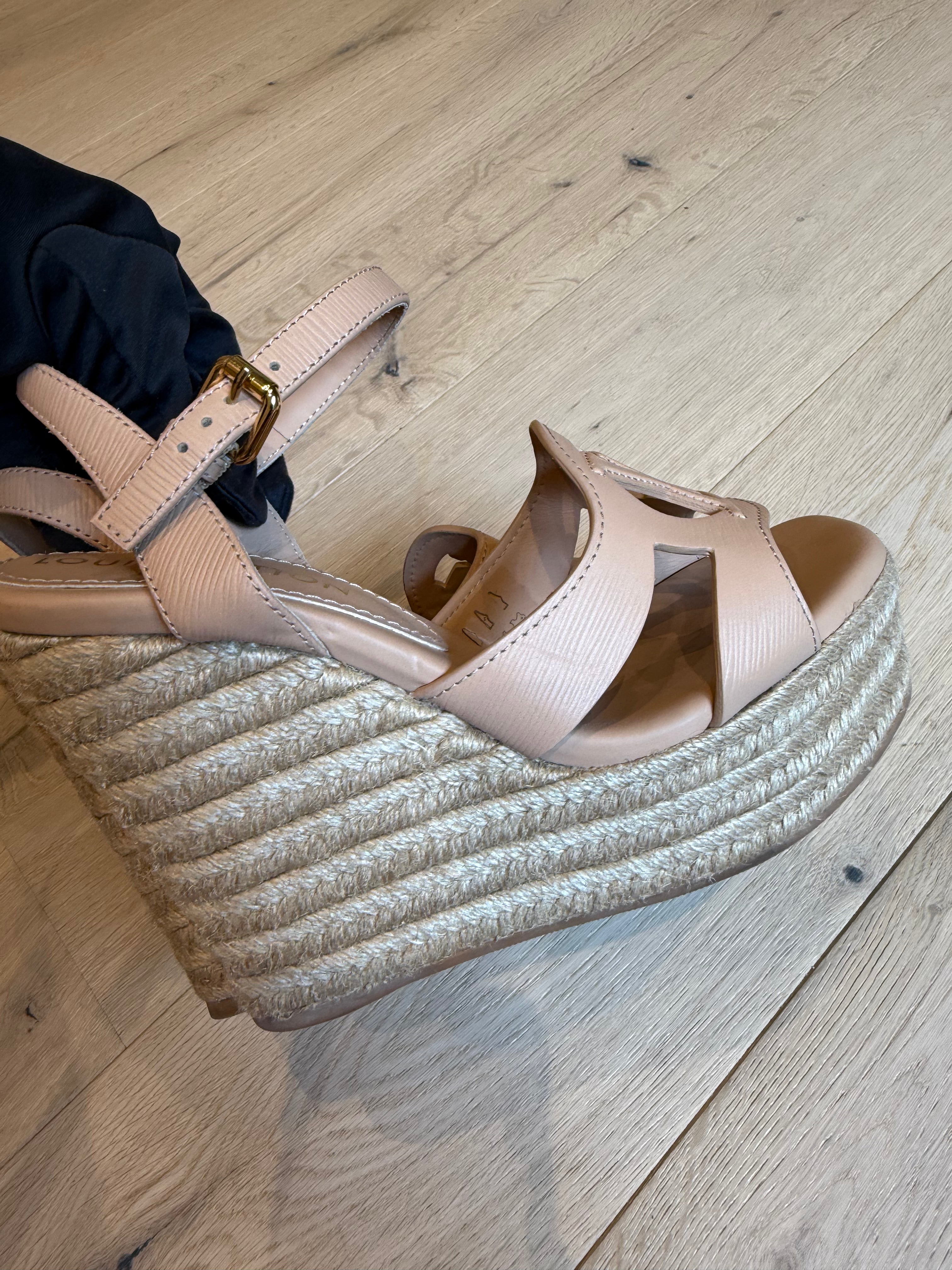 Louis Vuitton Wedges (EU37)