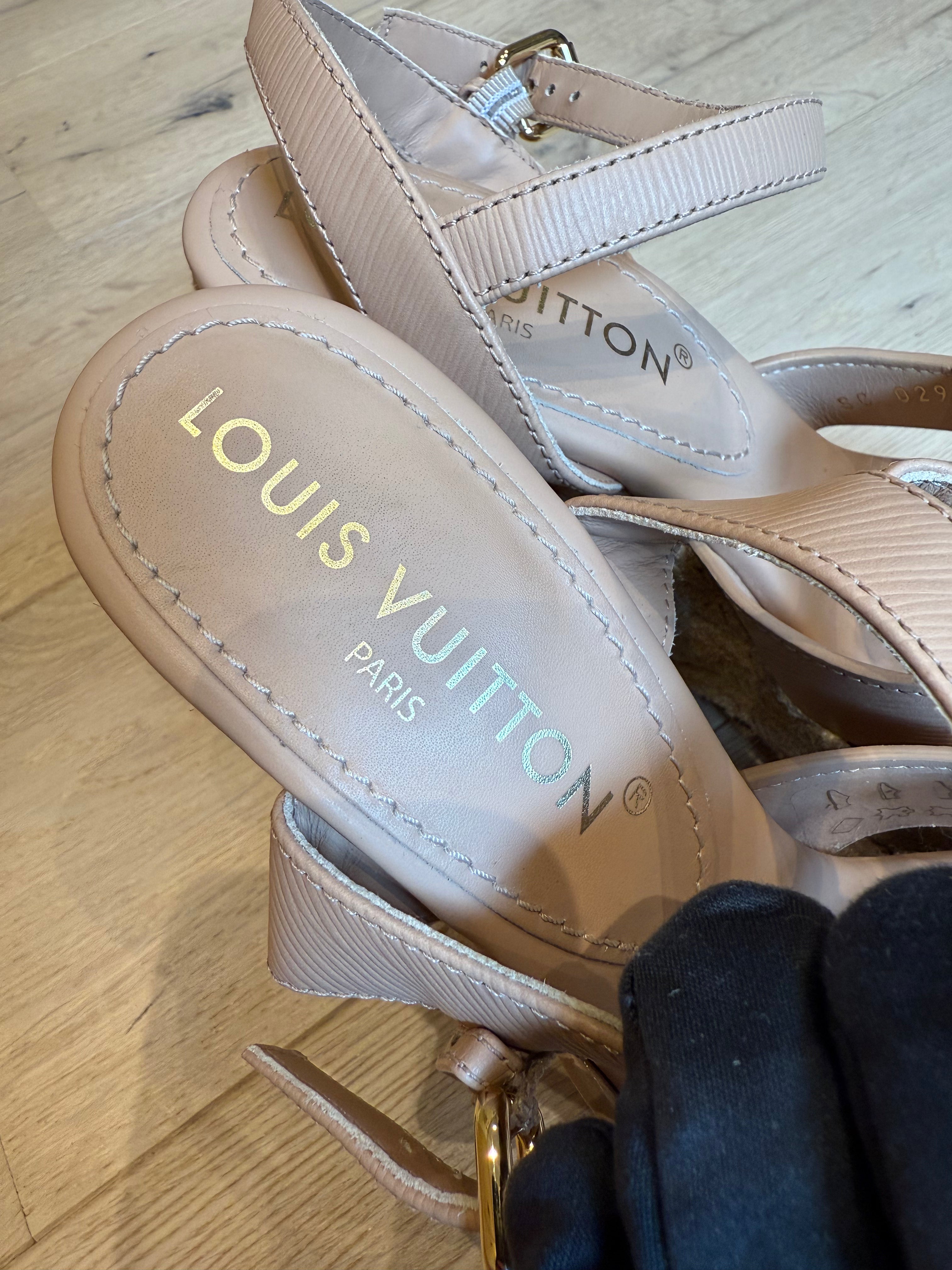 Louis Vuitton Wedges (EU37)