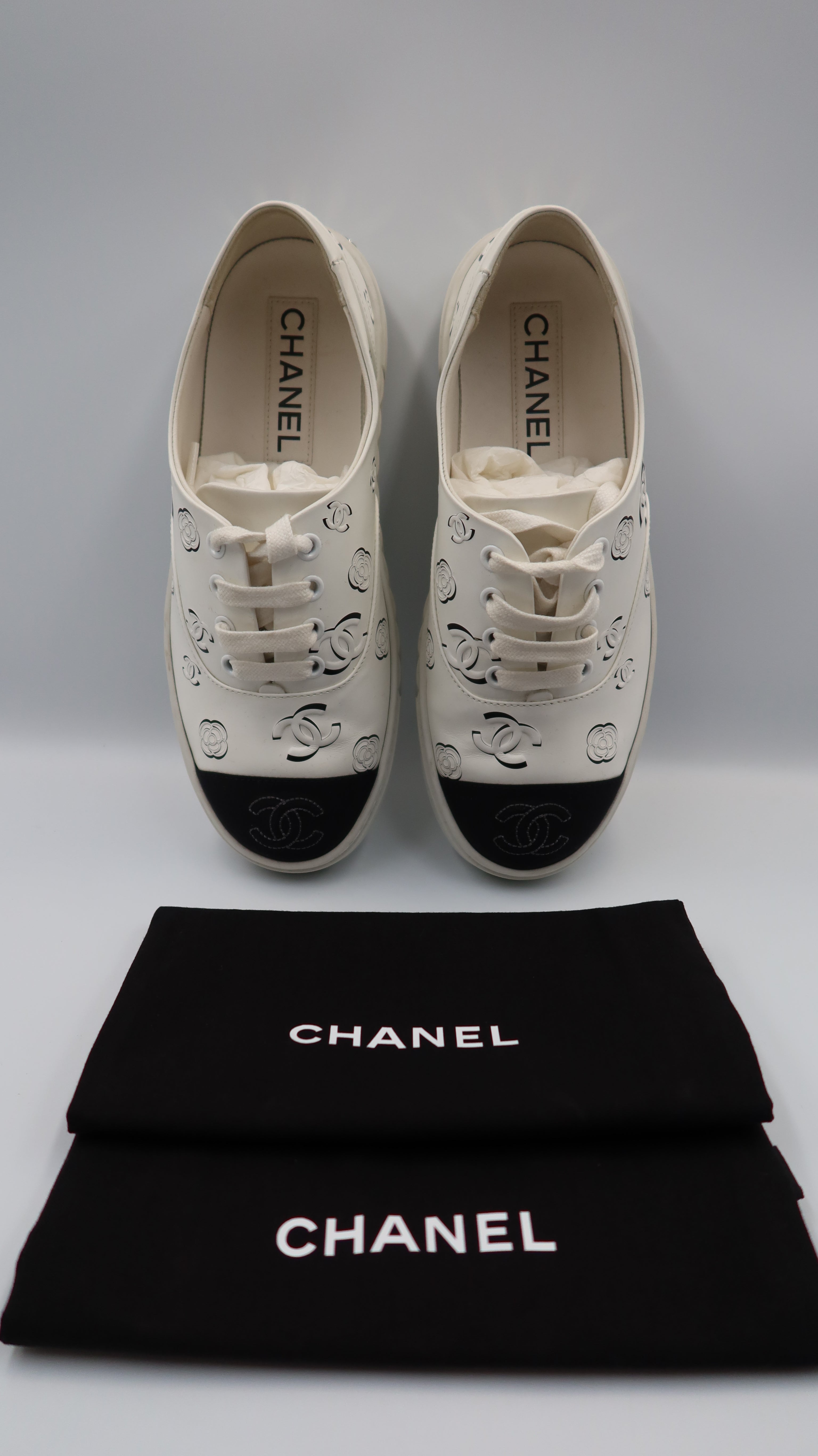 Chanel Sneakers (EU37.5C)