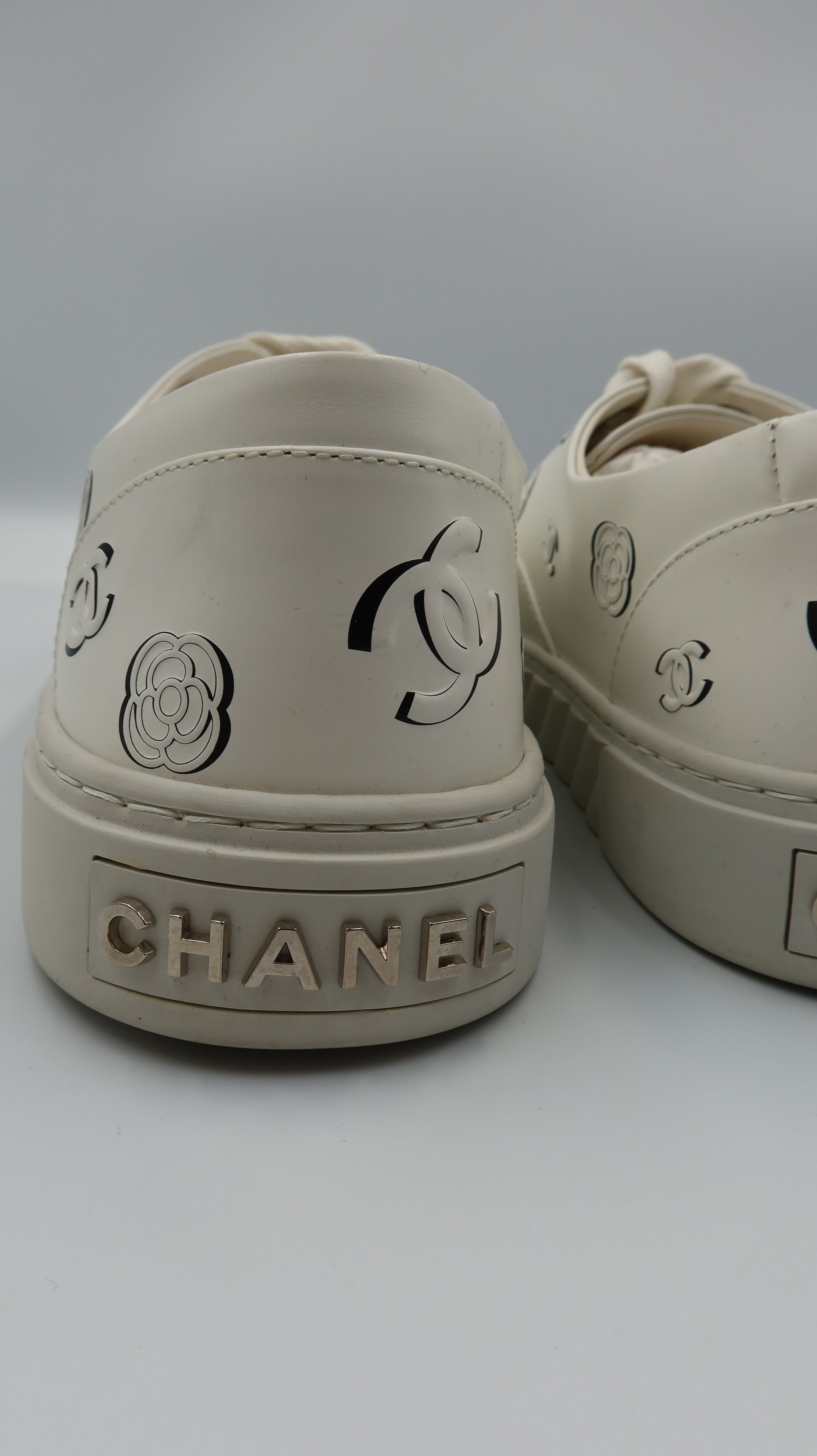 Chanel Sneakers (EU37.5C)
