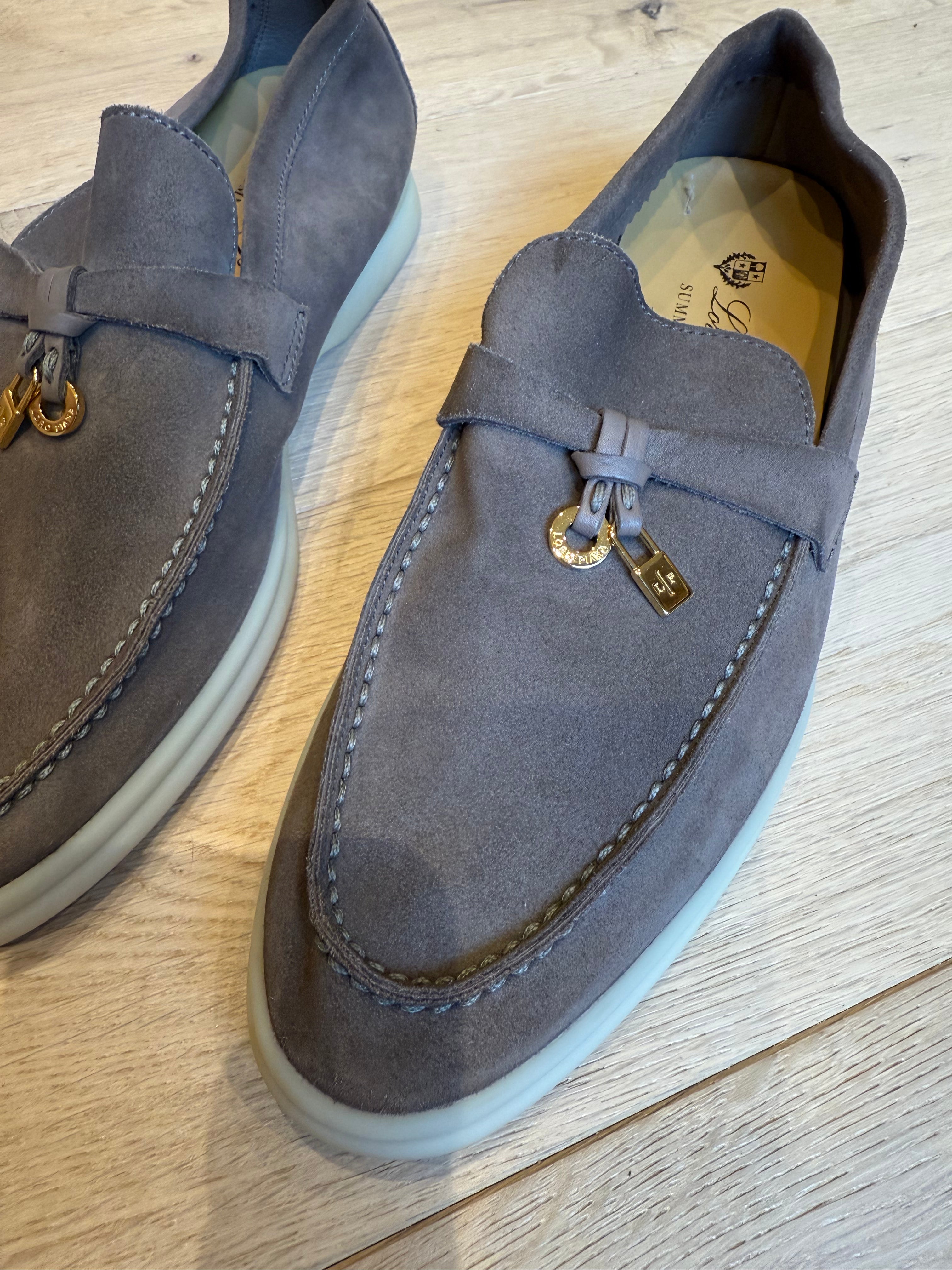 Loro Piana Summer Walks (EU37)