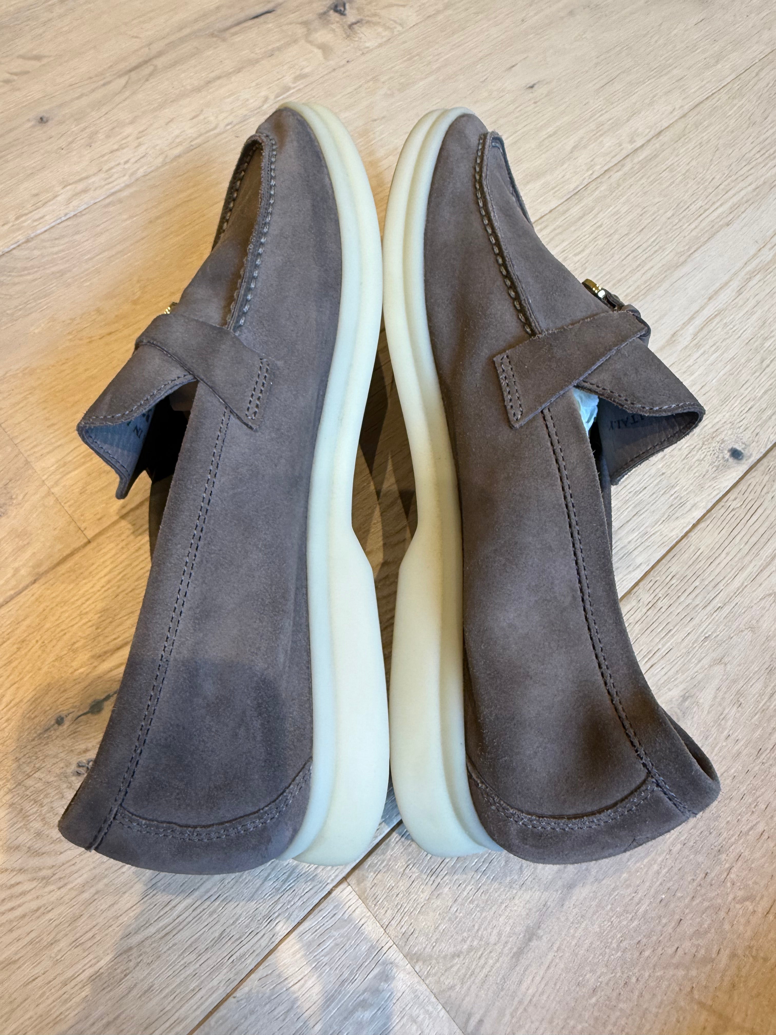 Loro Piana Summer Walks (EU37)