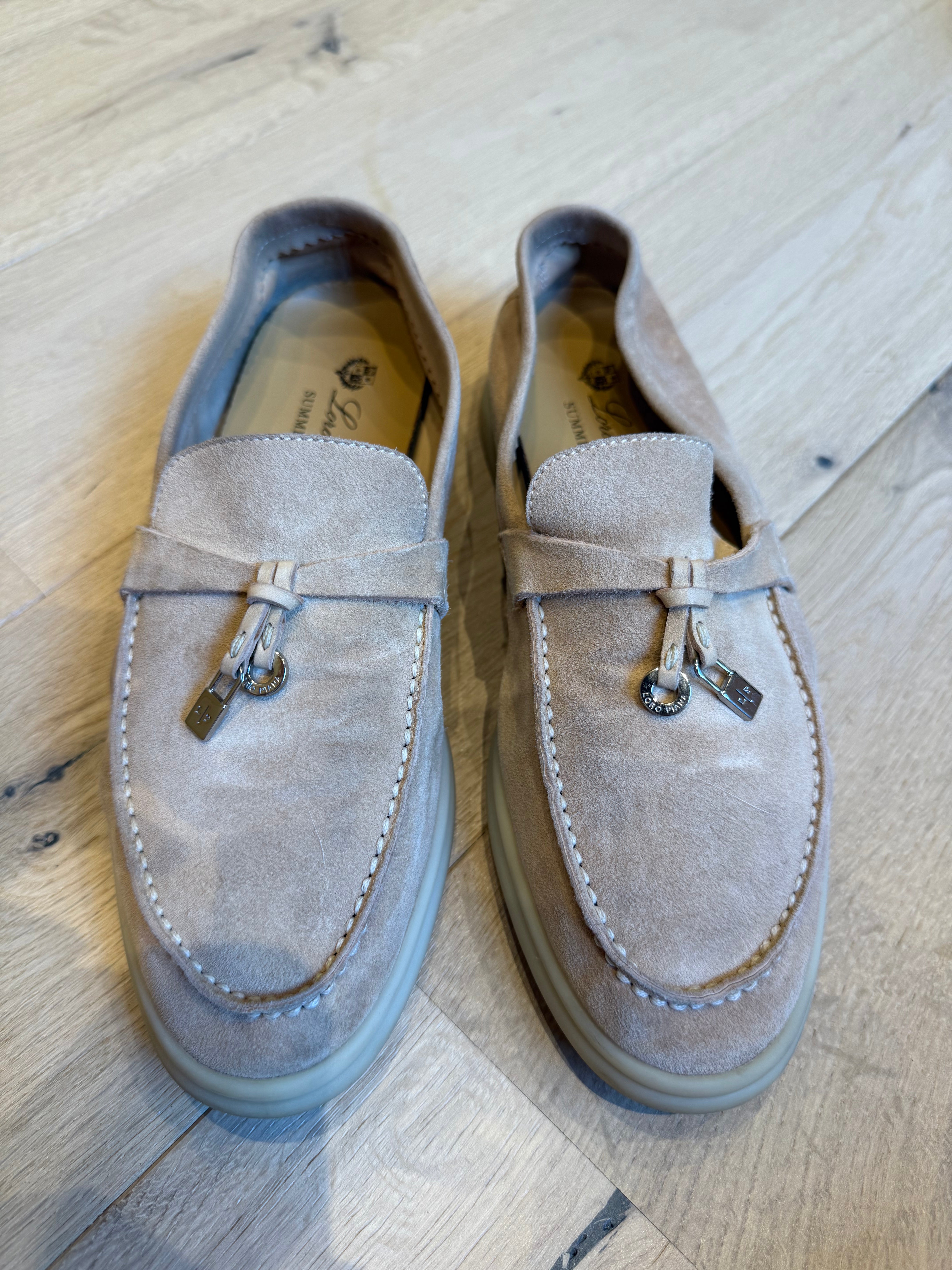 Loro Piana Summer Walks (EU36)
