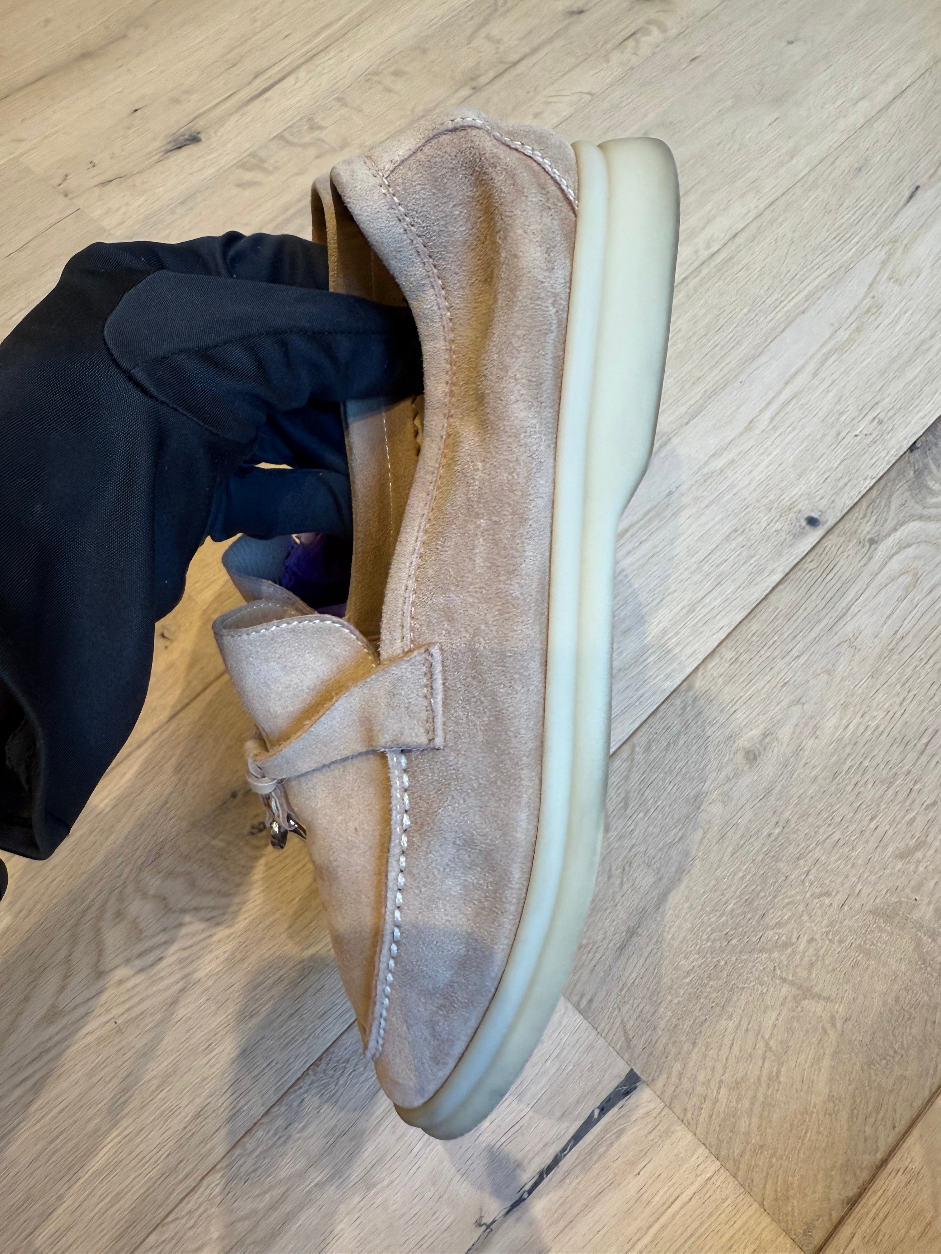 Loro Piana Summer Walks (EU36)