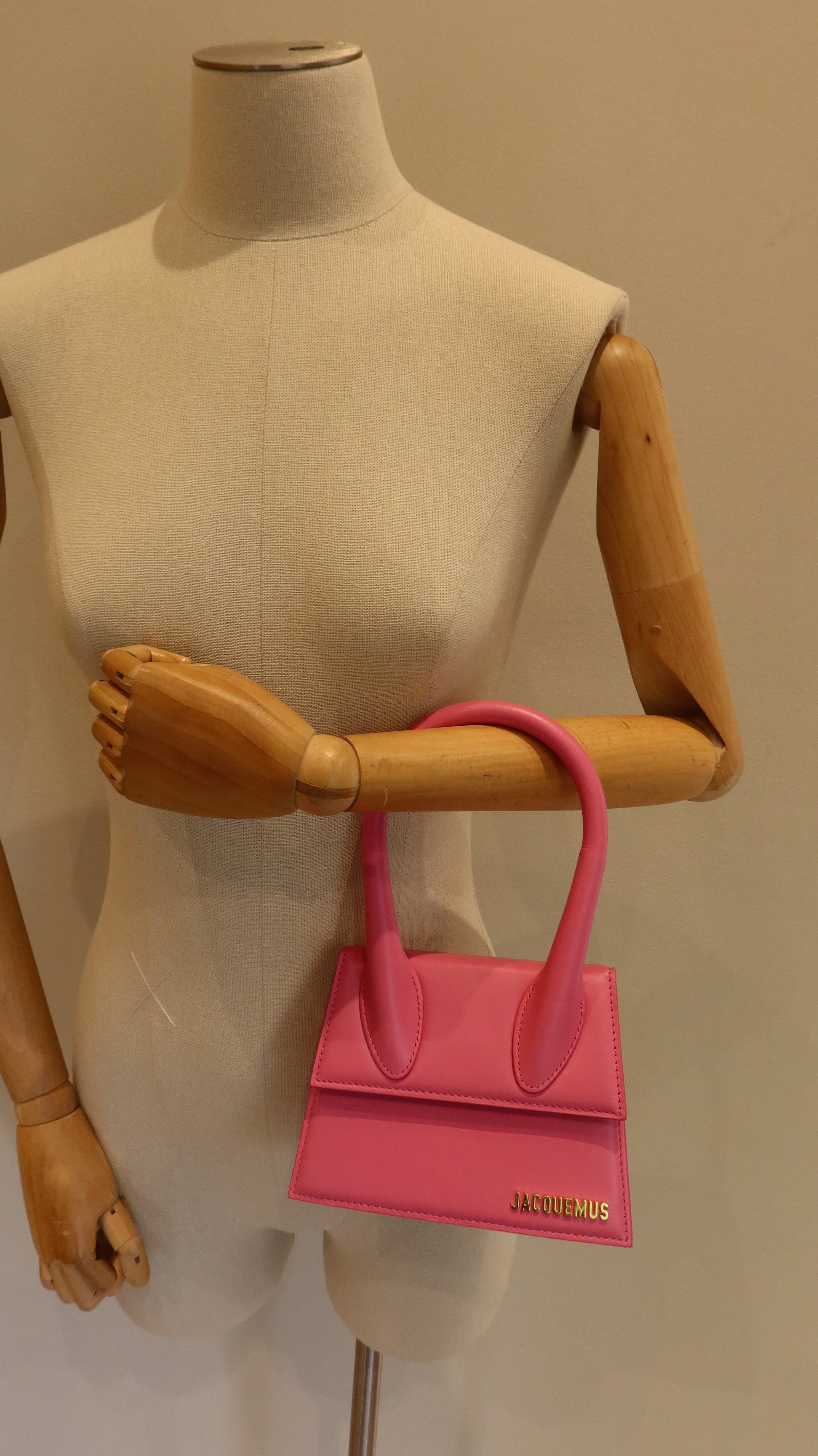 Jacquemus Le Chiquito Moyen Bag
