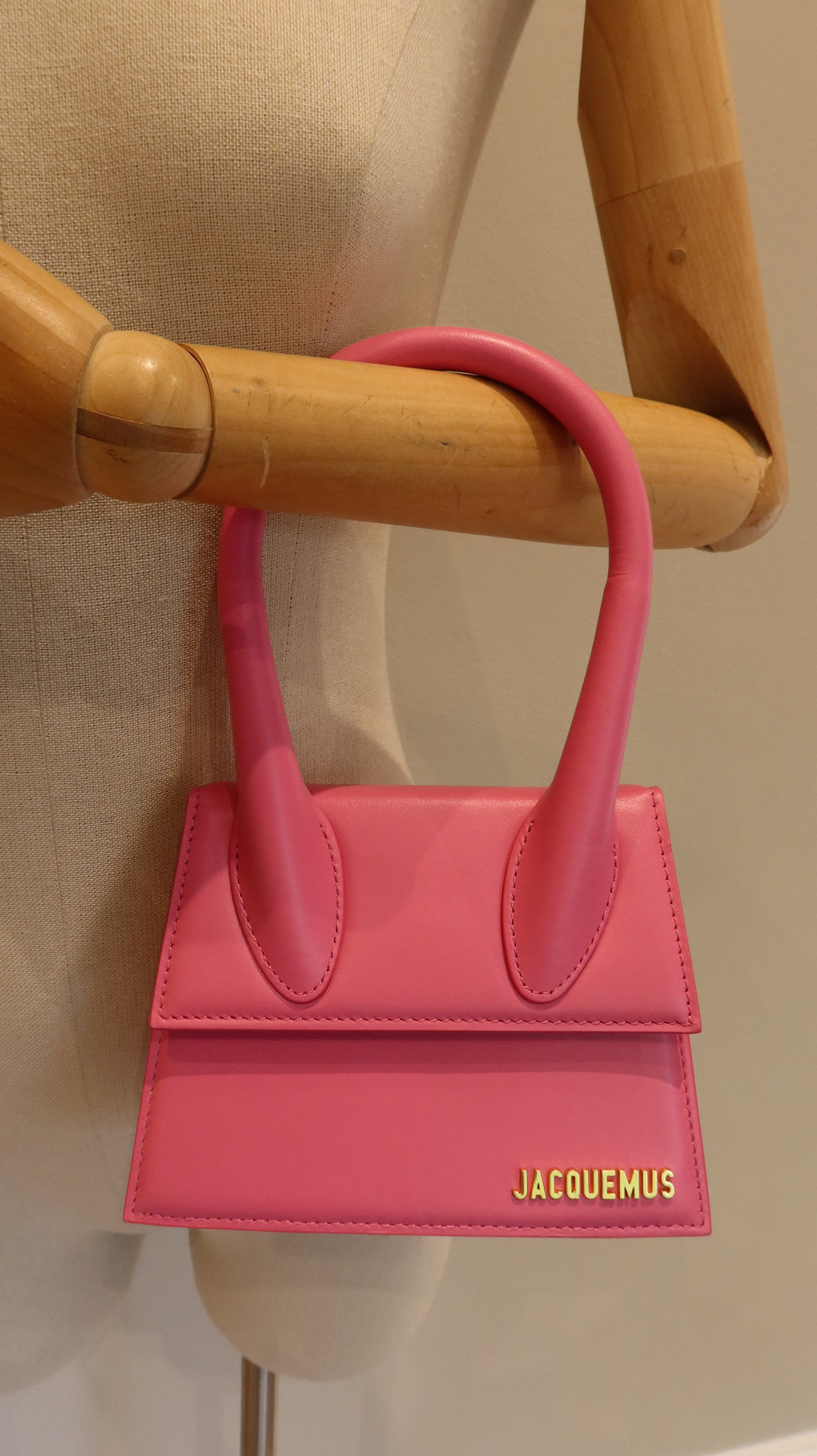 Jacquemus Le Chiquito Moyen Bag