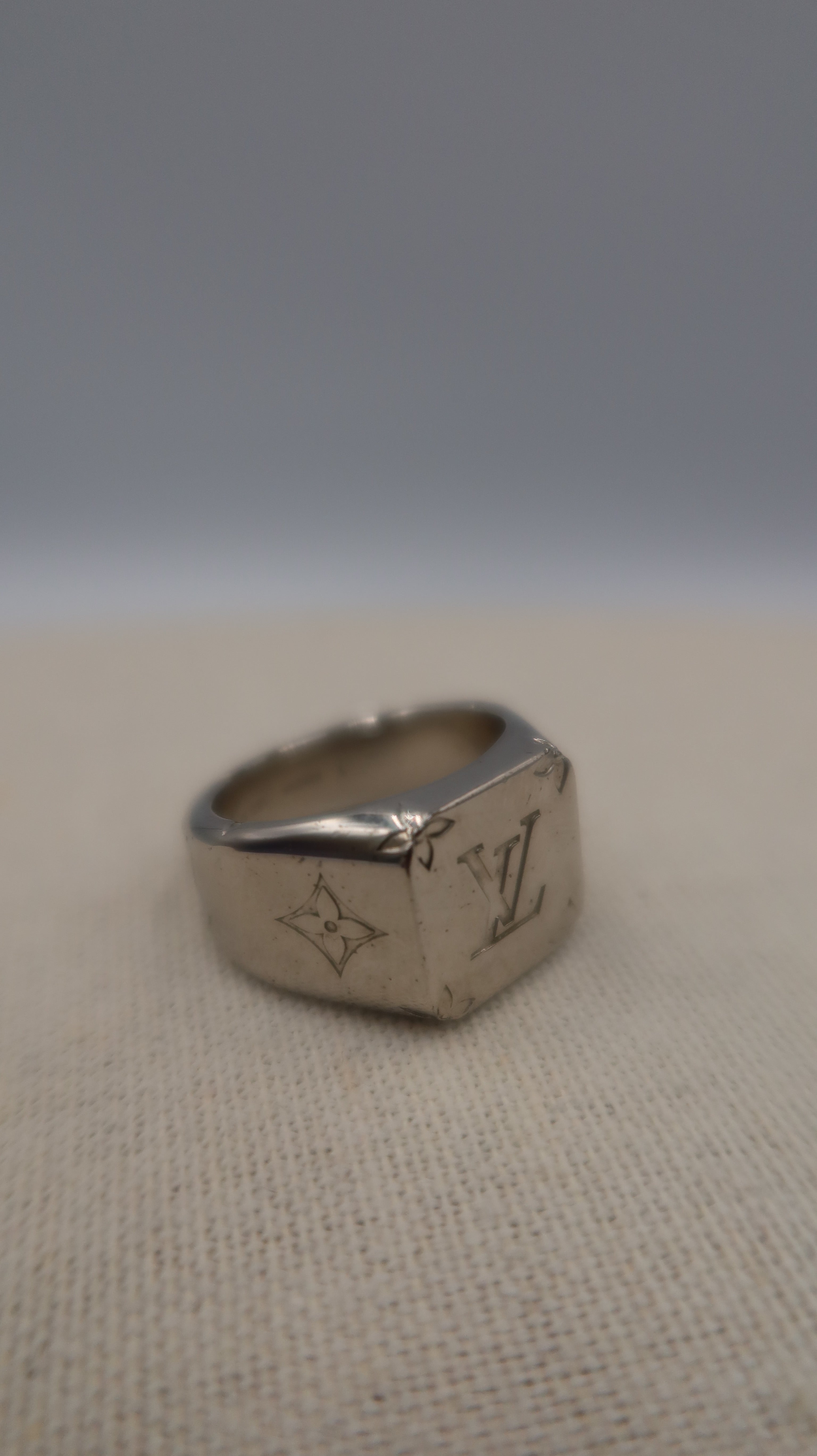 Louis Vuitton Ring (L)
