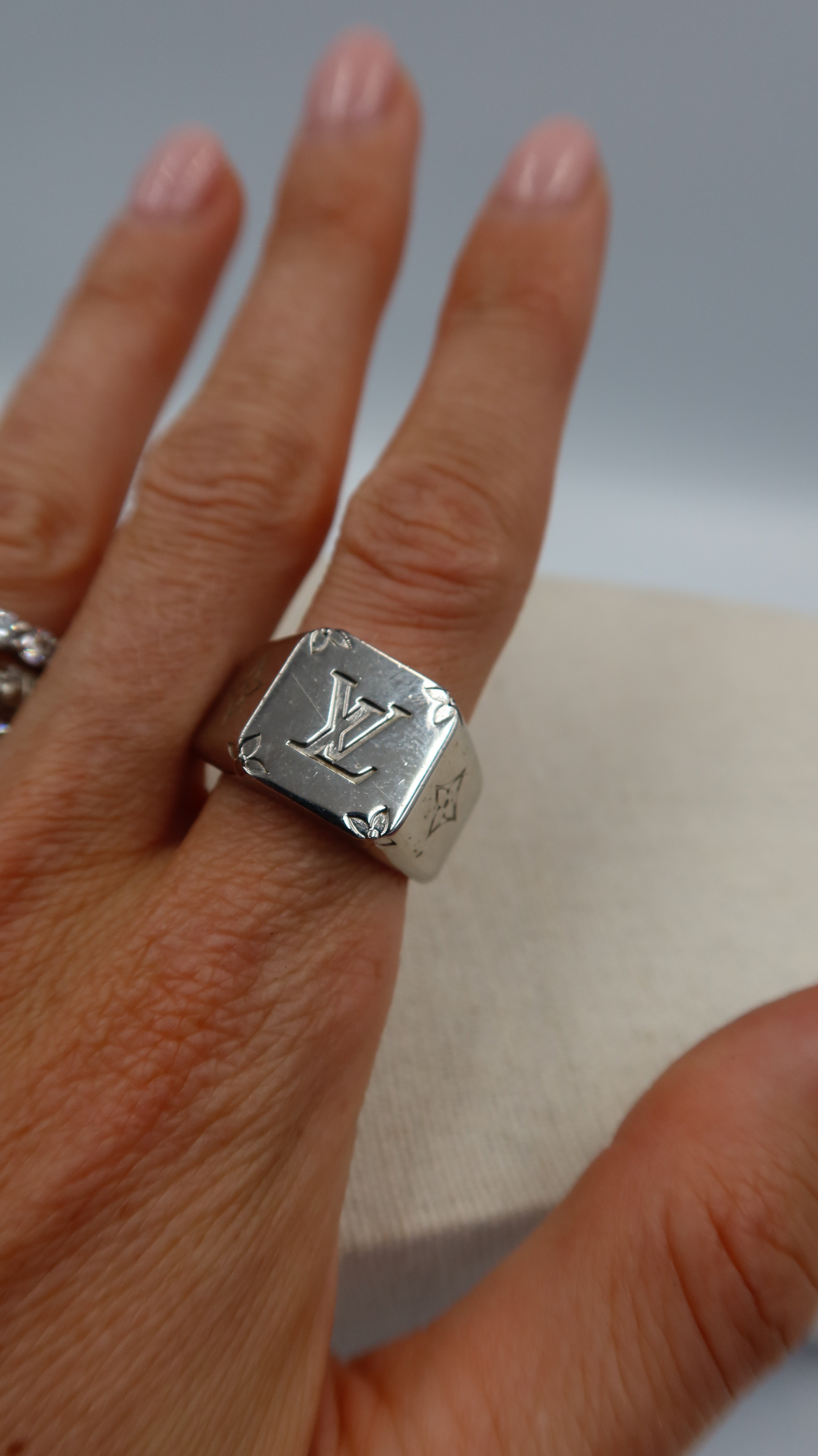 Louis Vuitton Ring (L)