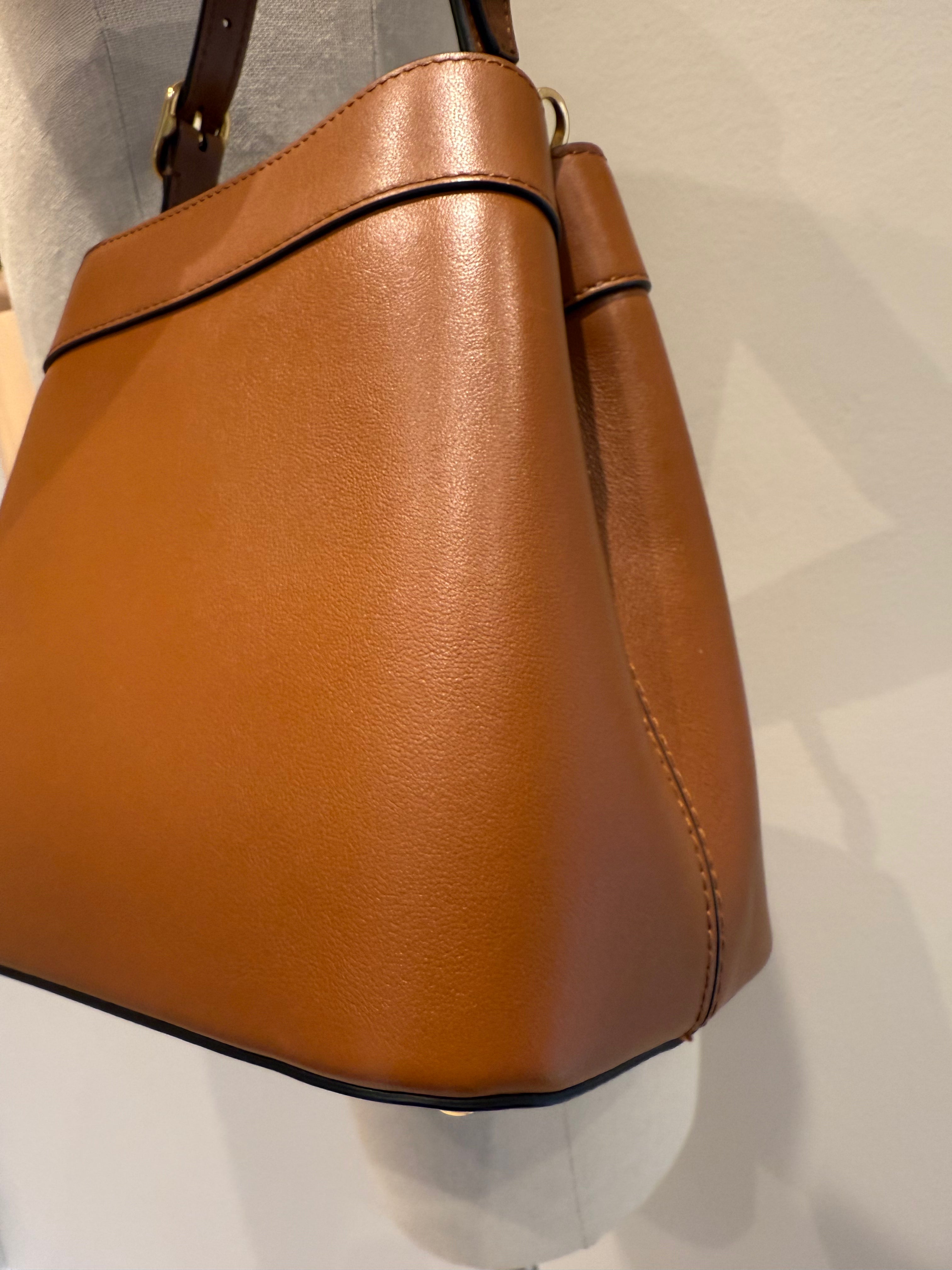 Valentino Garavani Supervee Bag